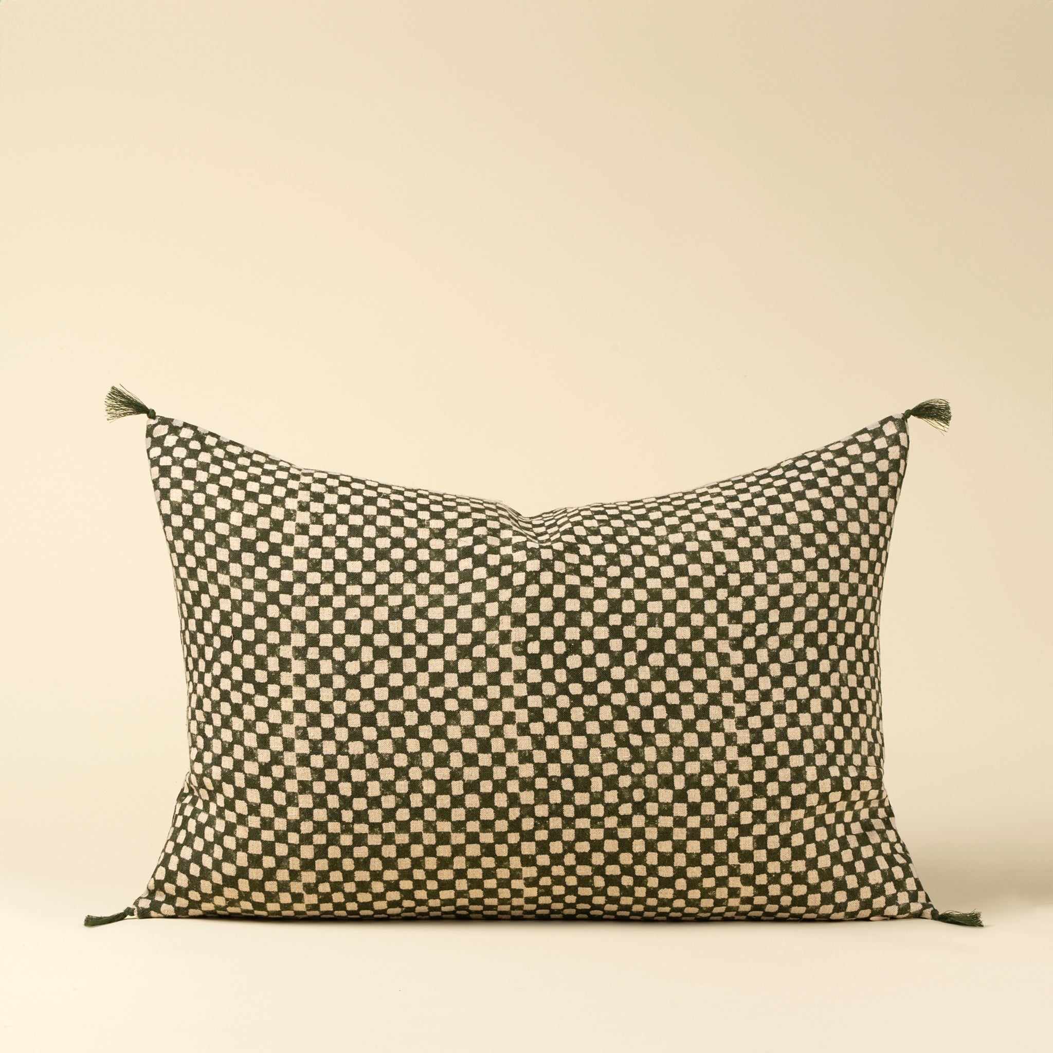 Coussin décoratif Block Print Check en lin | 40 × 61 cm | Lin belge | Fait à la main | Vert foncé | Indaba - Les Trouvailles de JustineIndaba HomeHousse avec rembourrage en plumes et duvet