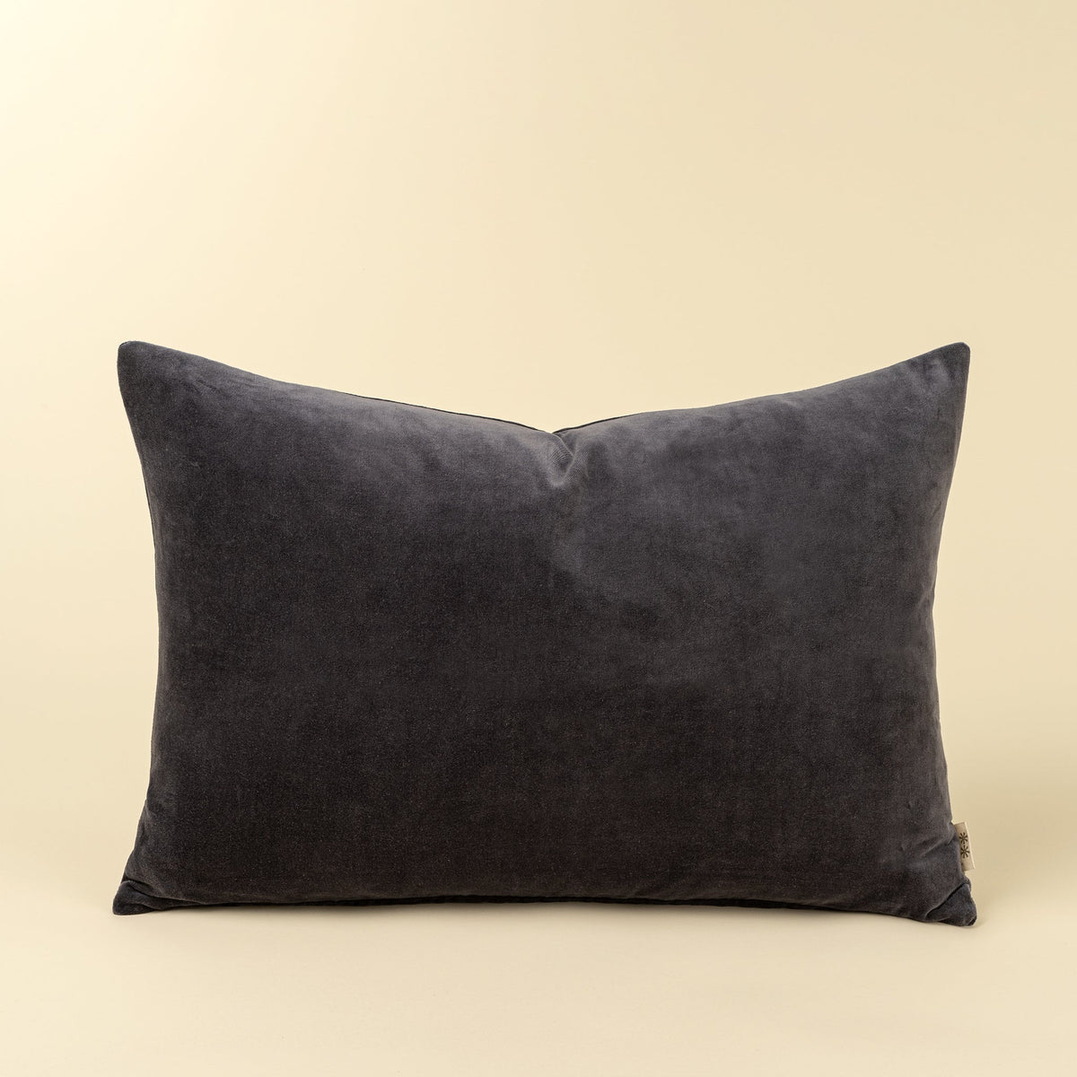 Coussin Vera Luxe en velours de coton bleu graphite