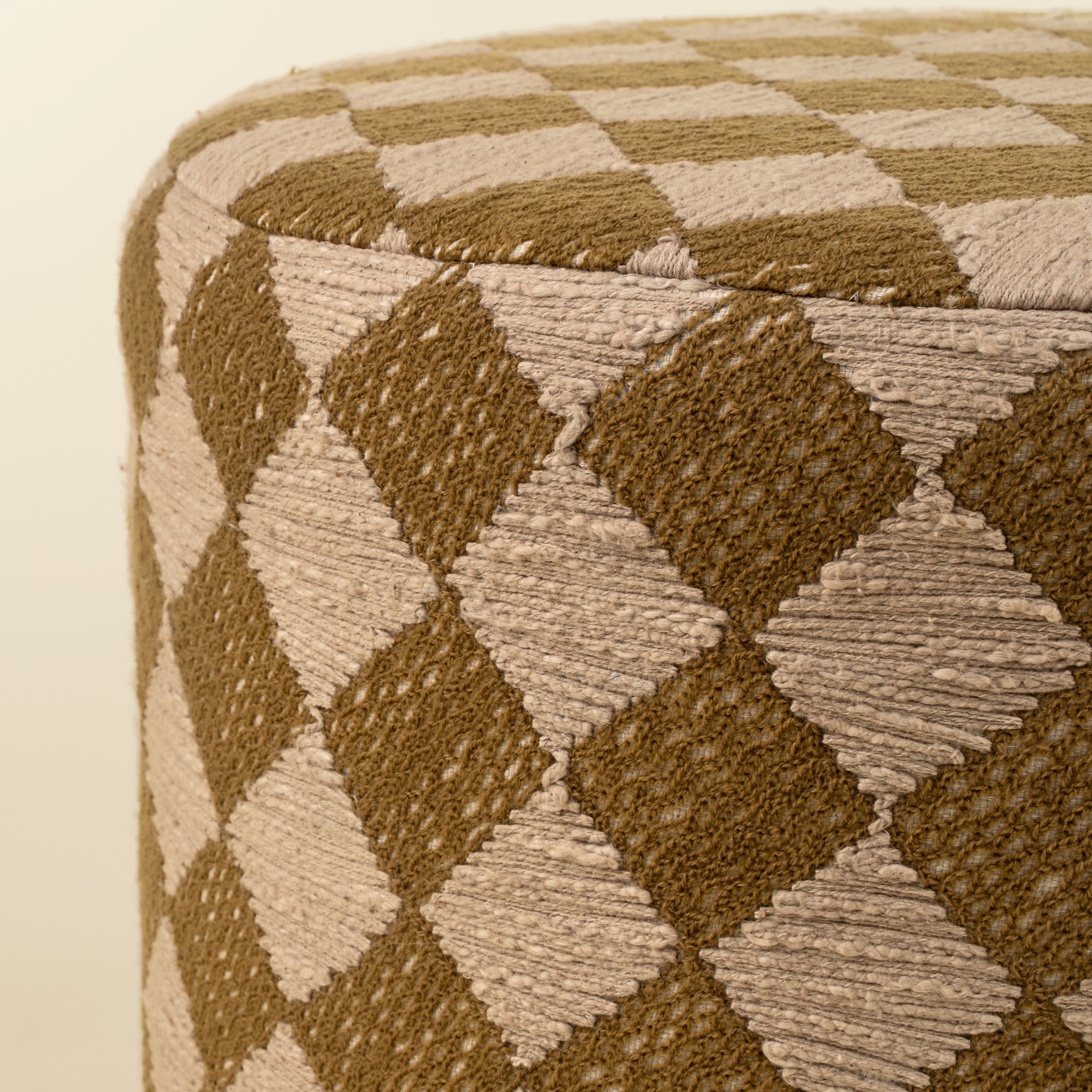 Tabouret rembourré Textured Check | Format bas | Bois de manguier & coton | Fait à la main
