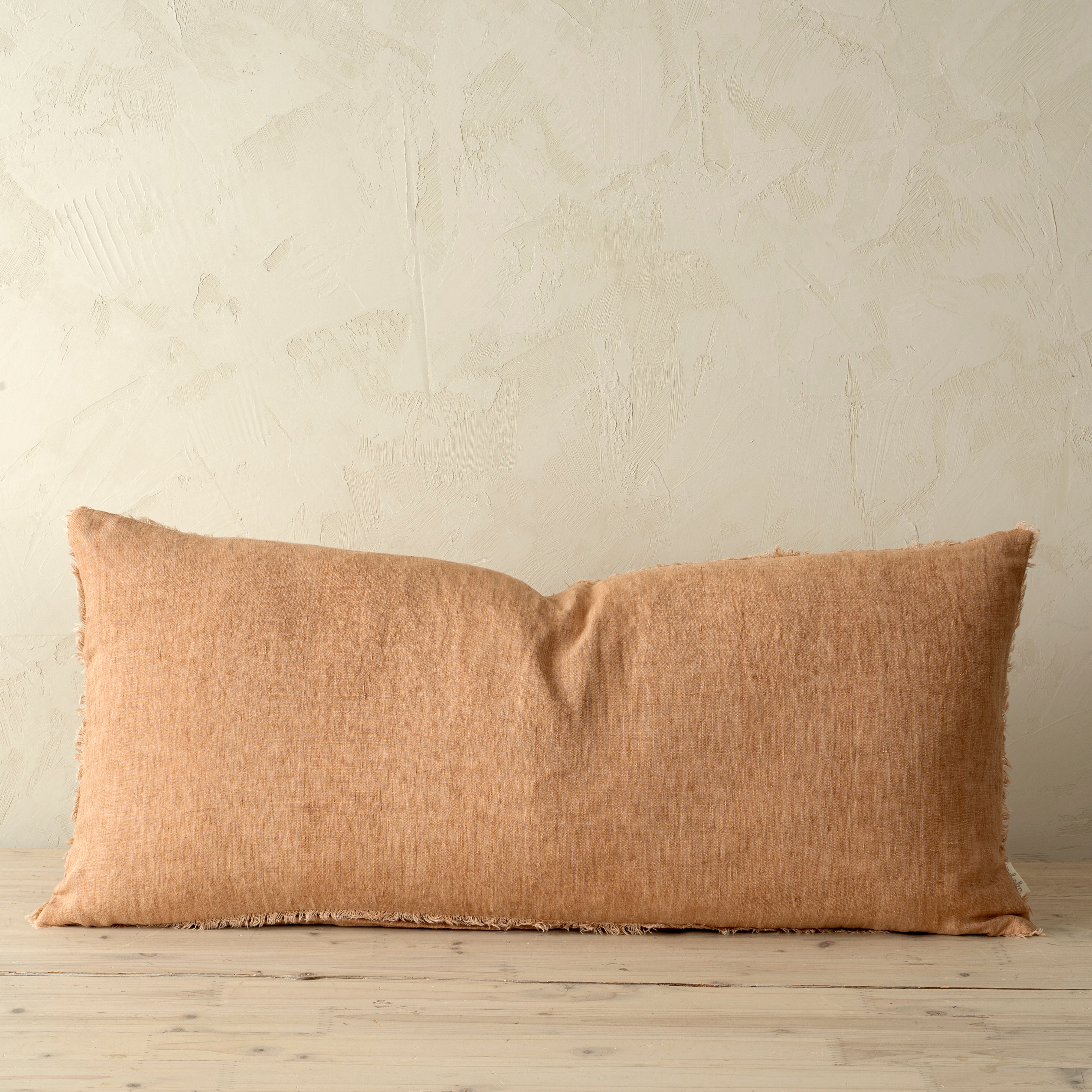 Coussin Lina | 36 × 79 cm | Terracotta | Fait à la main en lin belge durable