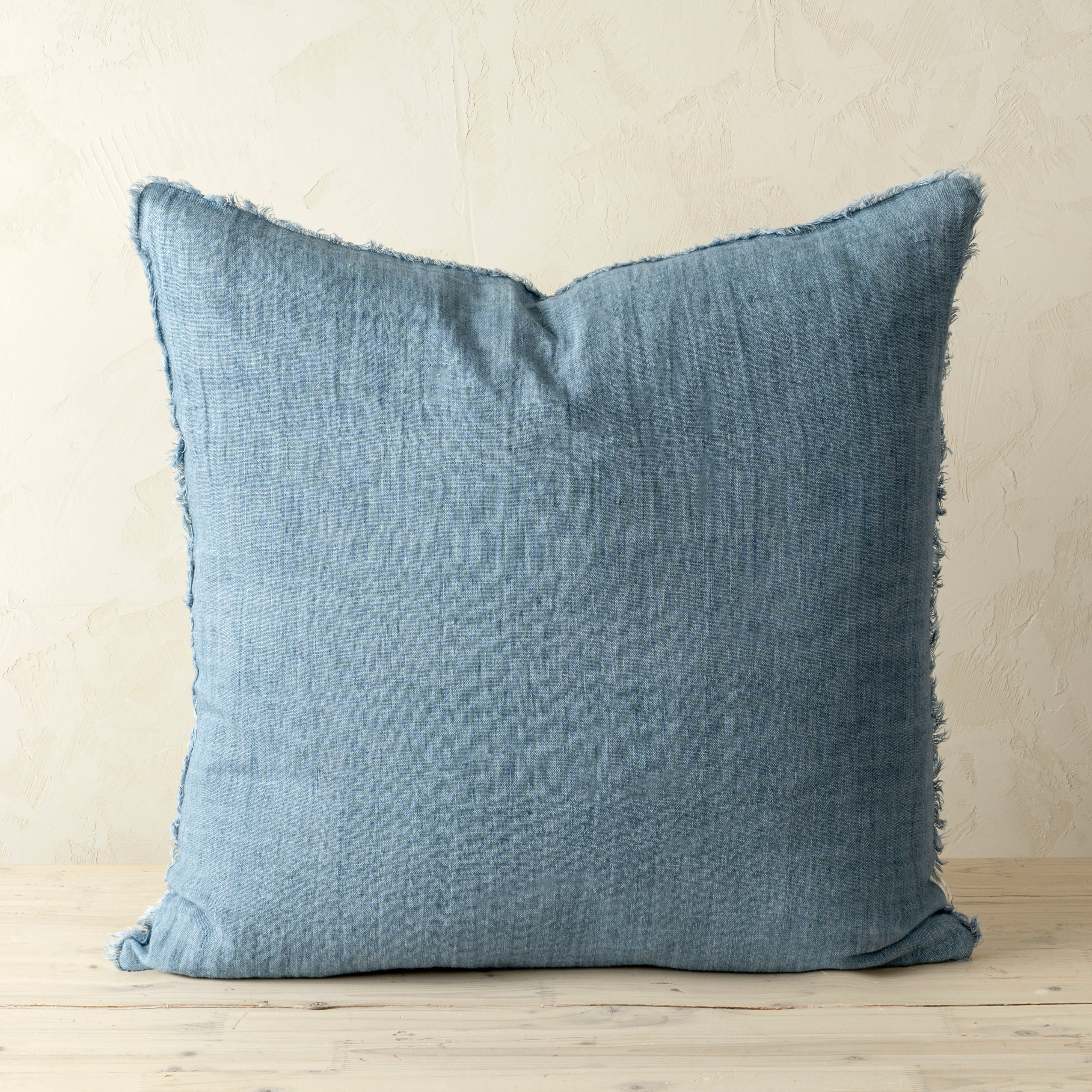 Coussin Lina en Lin | 61x61 cm | Fait à la main | Arctic Blue
