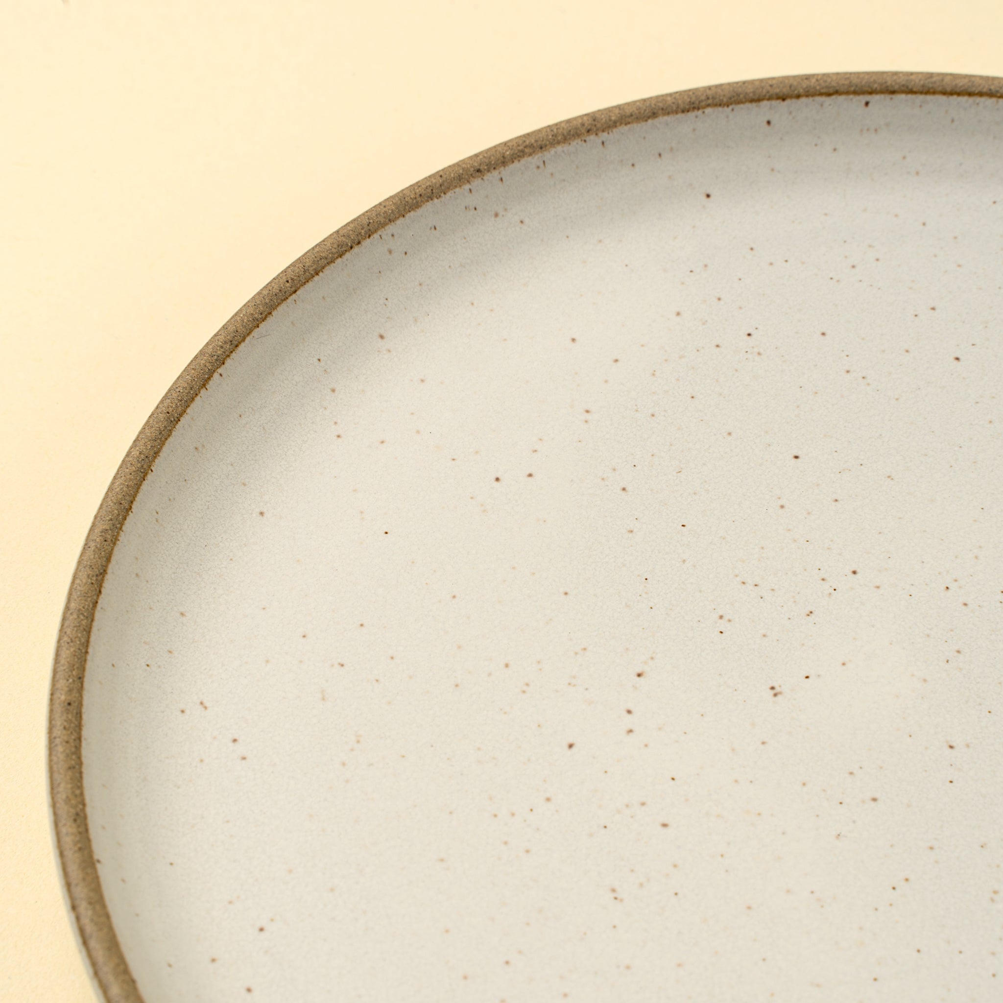 Assiette Petite Rowe | Ivoire | Élégance Moderne & Esprit Artisanal