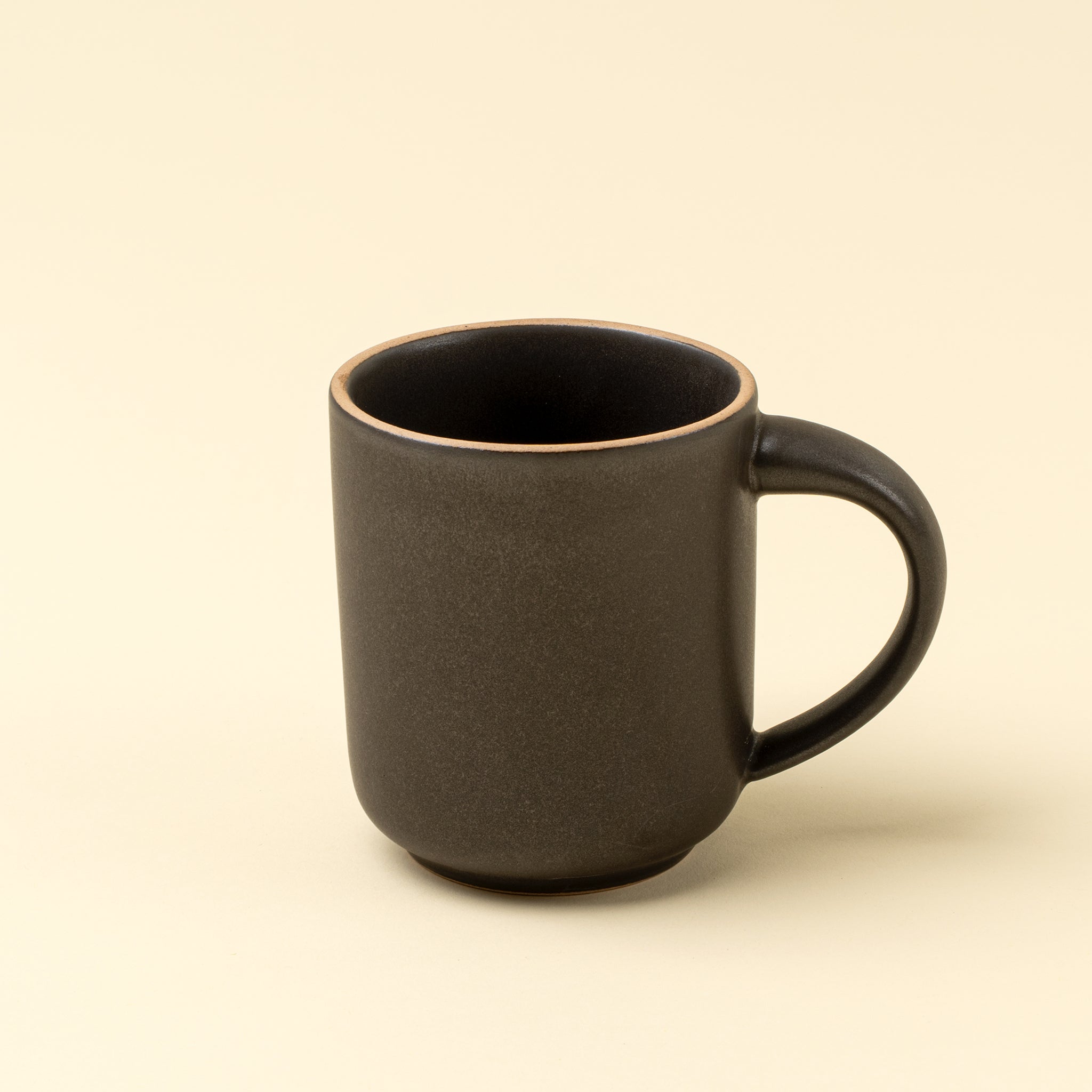 Tasse Rowe en grès durable | Teinte espresso | Fabriquée à la main