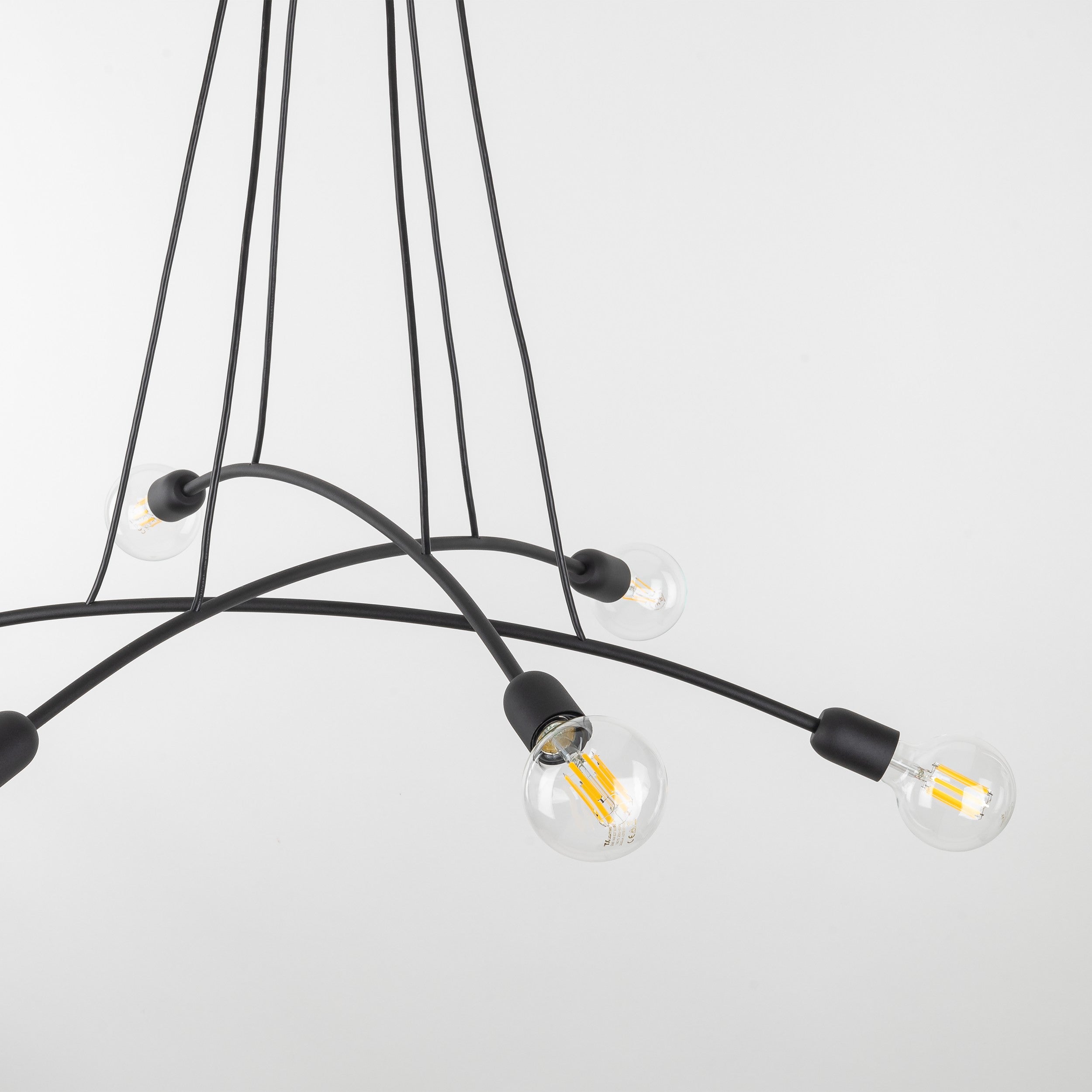 Suspension HELIX Noire 6 lampes, design fond blanc