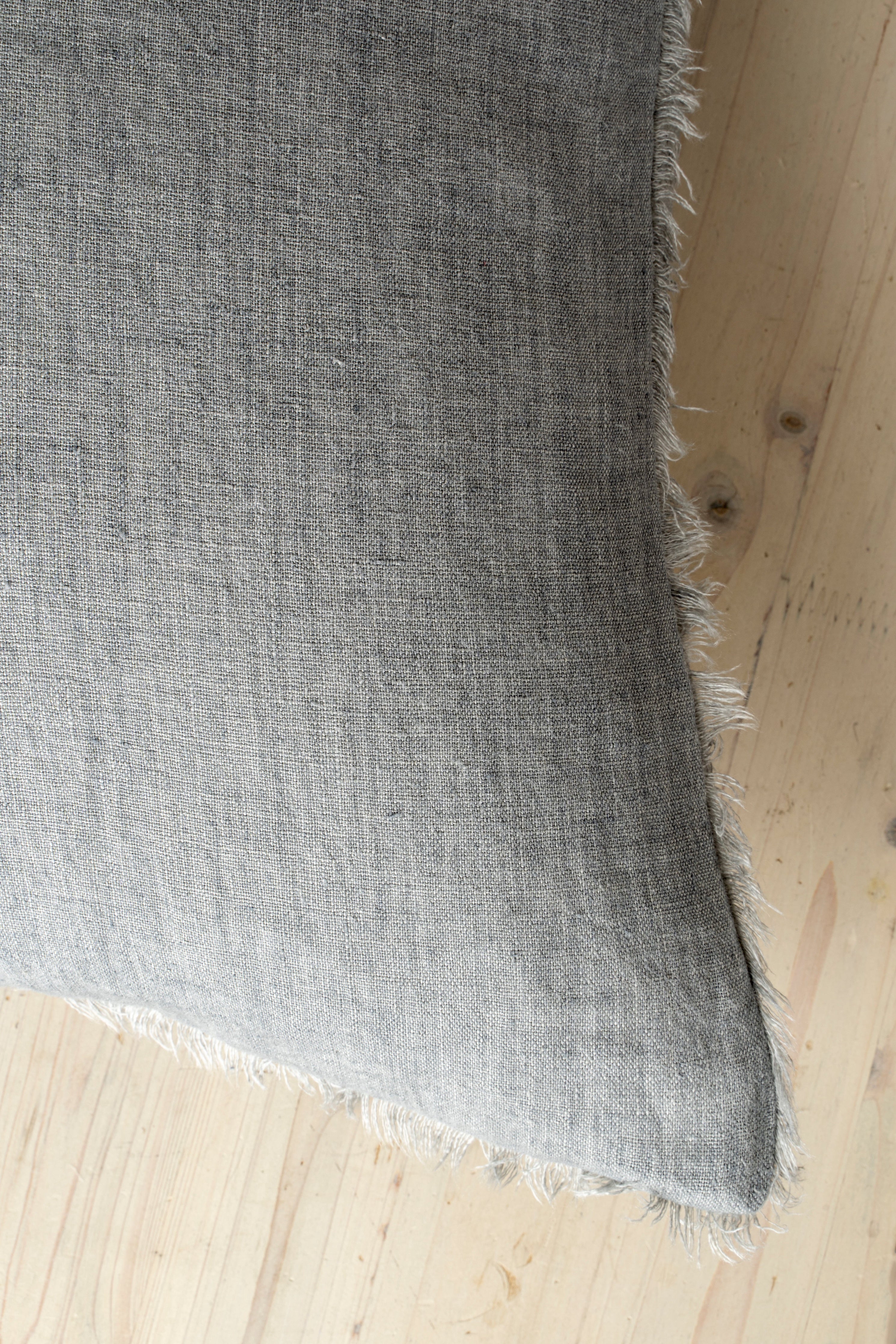 Coussin Lina en lin belge | 61 x 61 cm | Gris acier