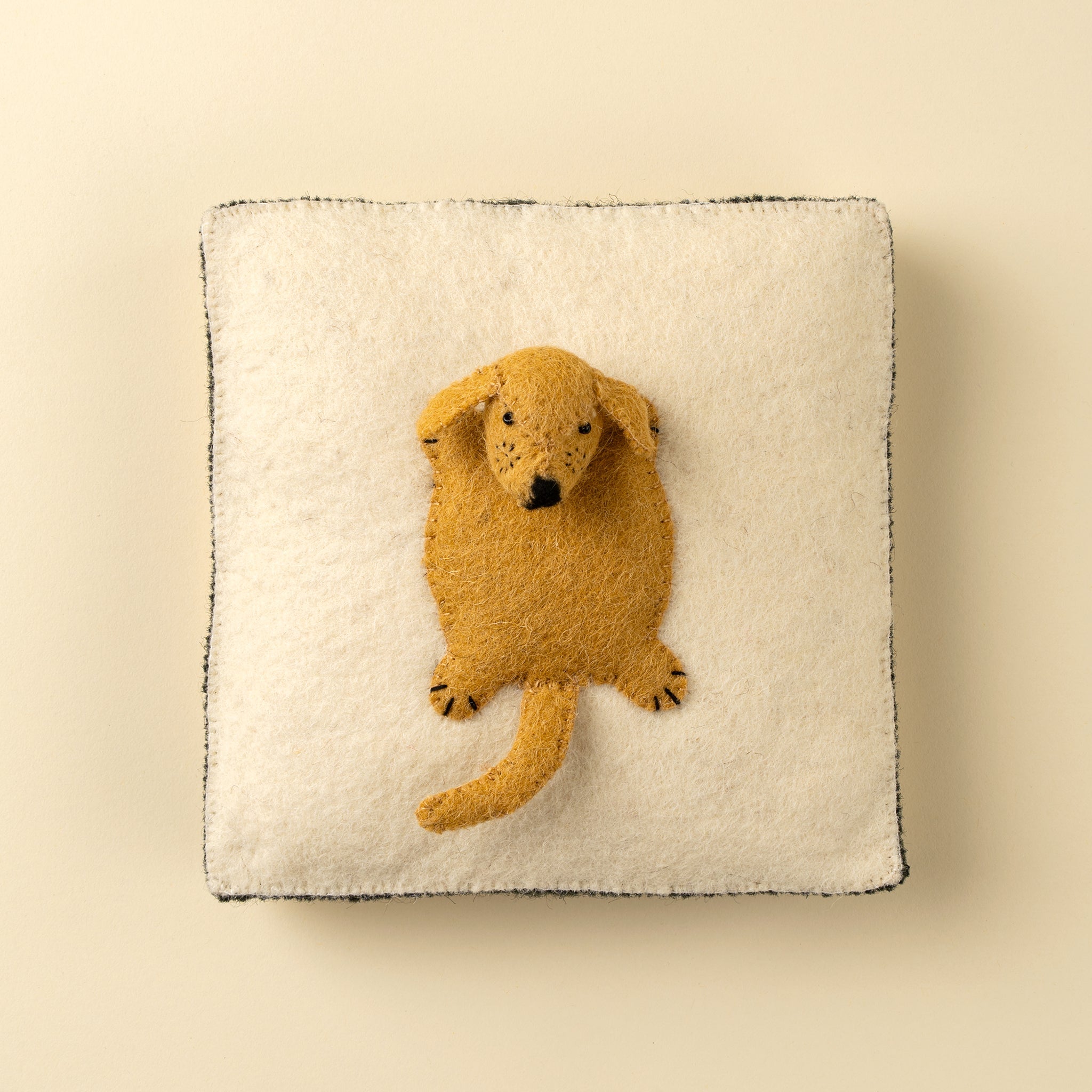 Plaque murale chien en feutre pour chambre d’enfant