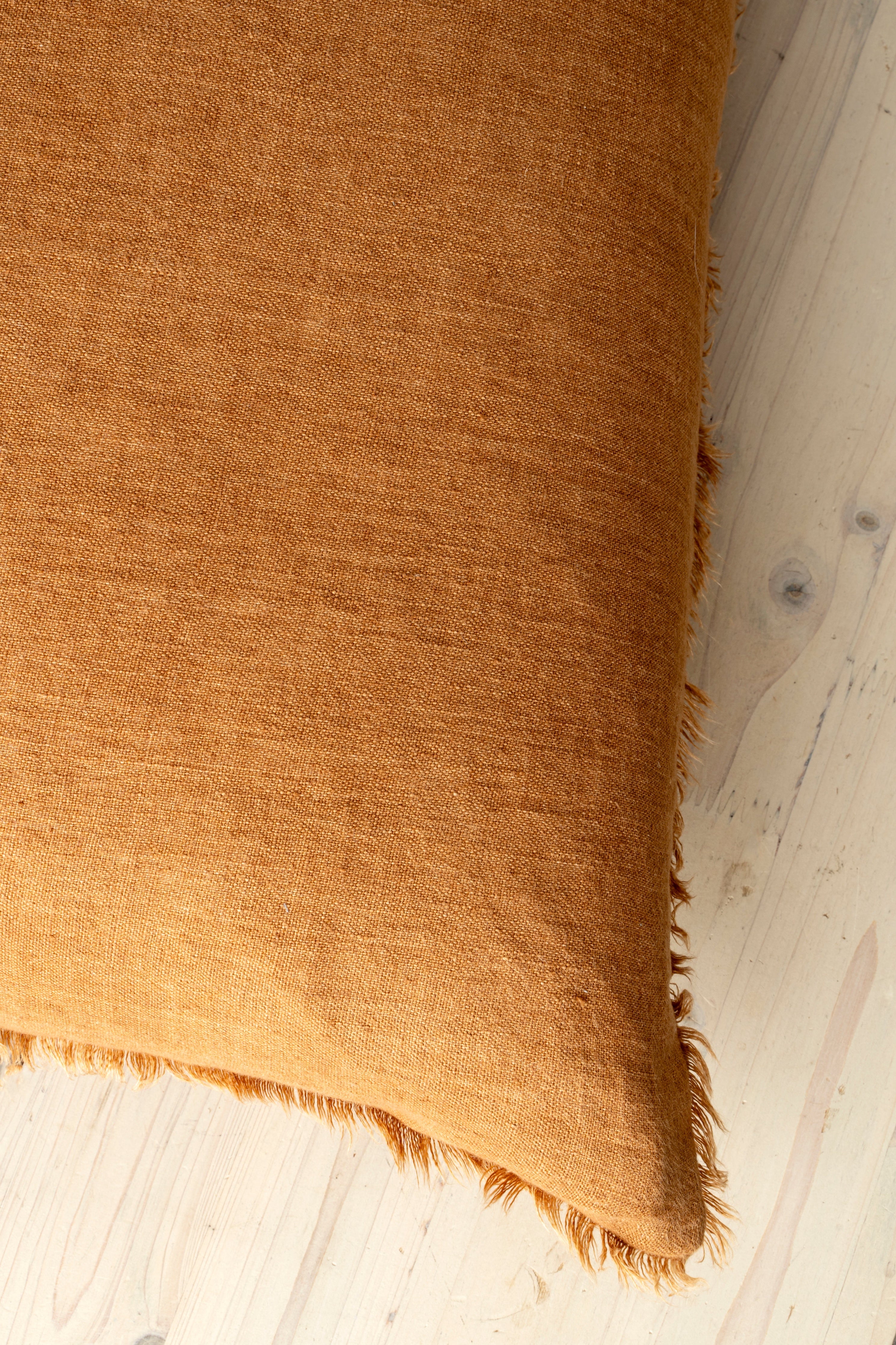 Coussin Lina | 61 x 61 cm | Fait à la main à partir de lin belge durable – Teinte Anis