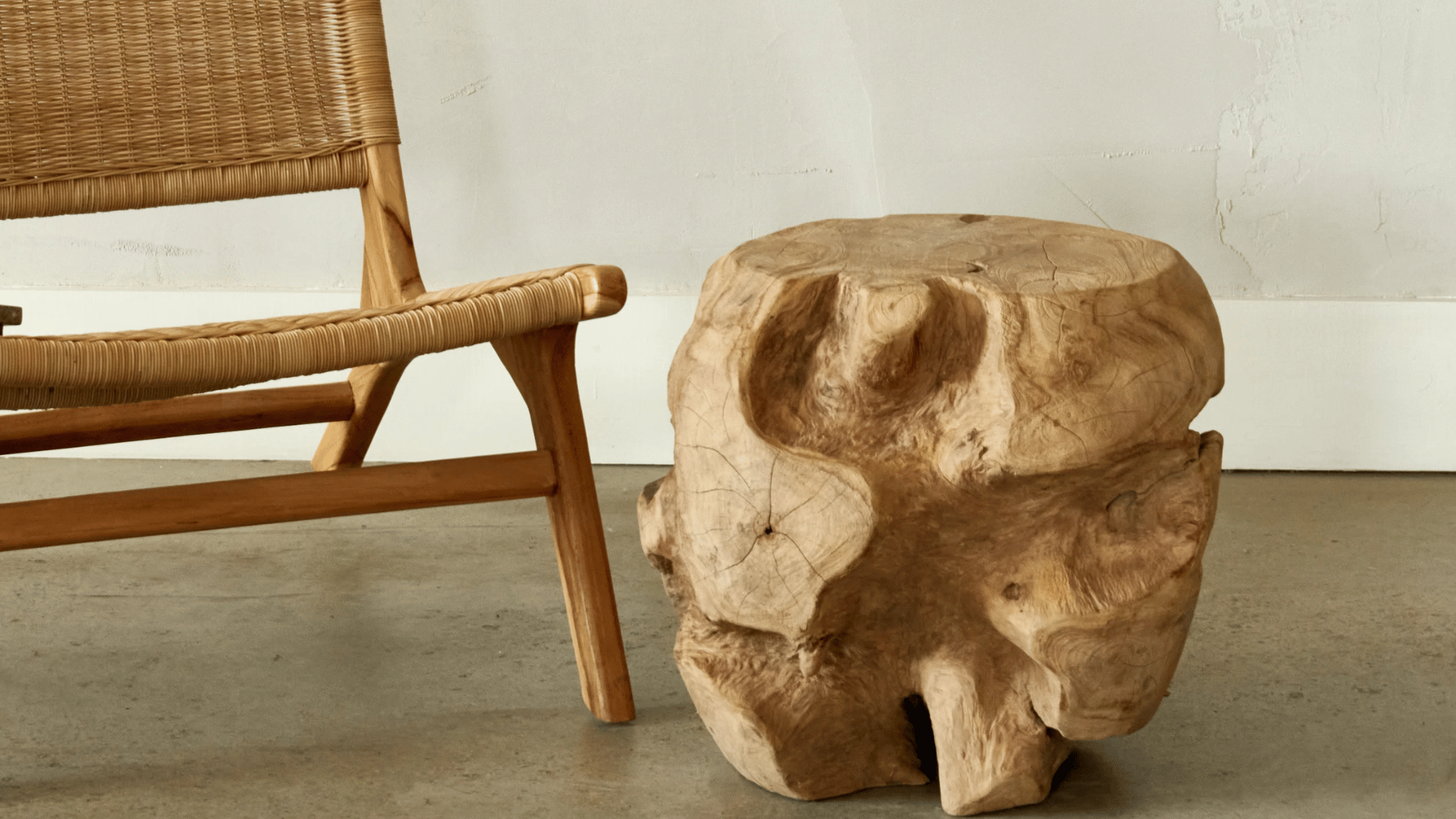 Table d’Appoint Erosion en Teck Indonésien Ancien