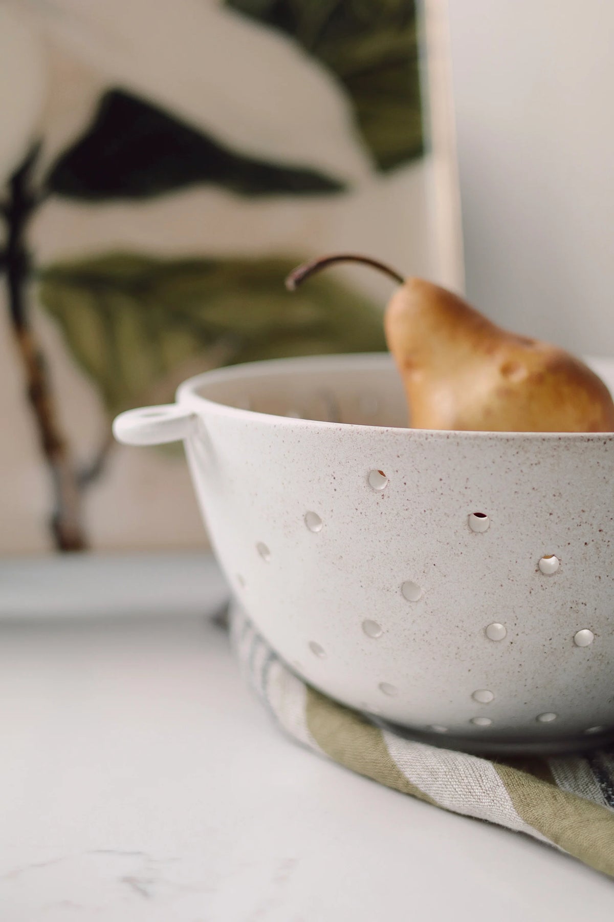 Bol en grès avec perforations pour rincer les fruits