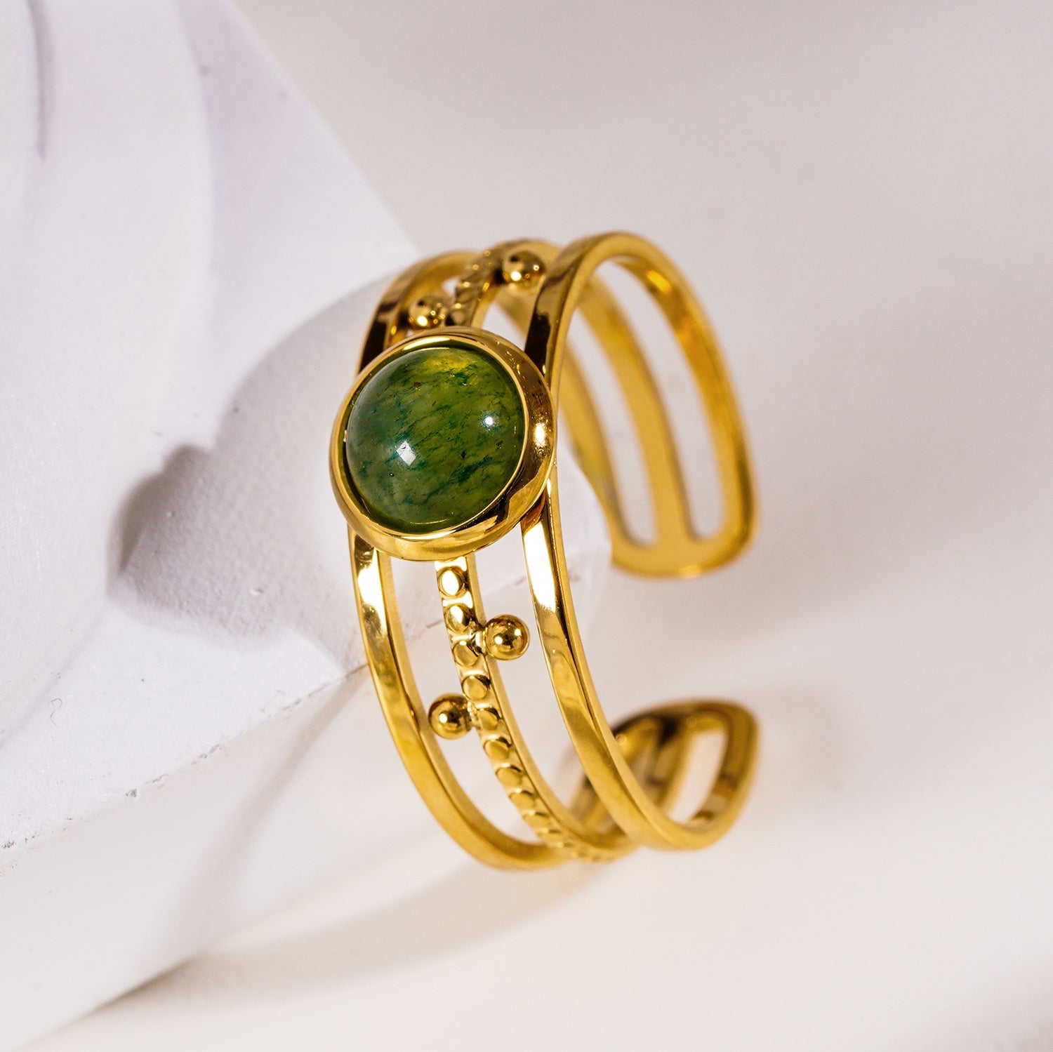 Bague Chesilda à trois couches avec pierre naturelle