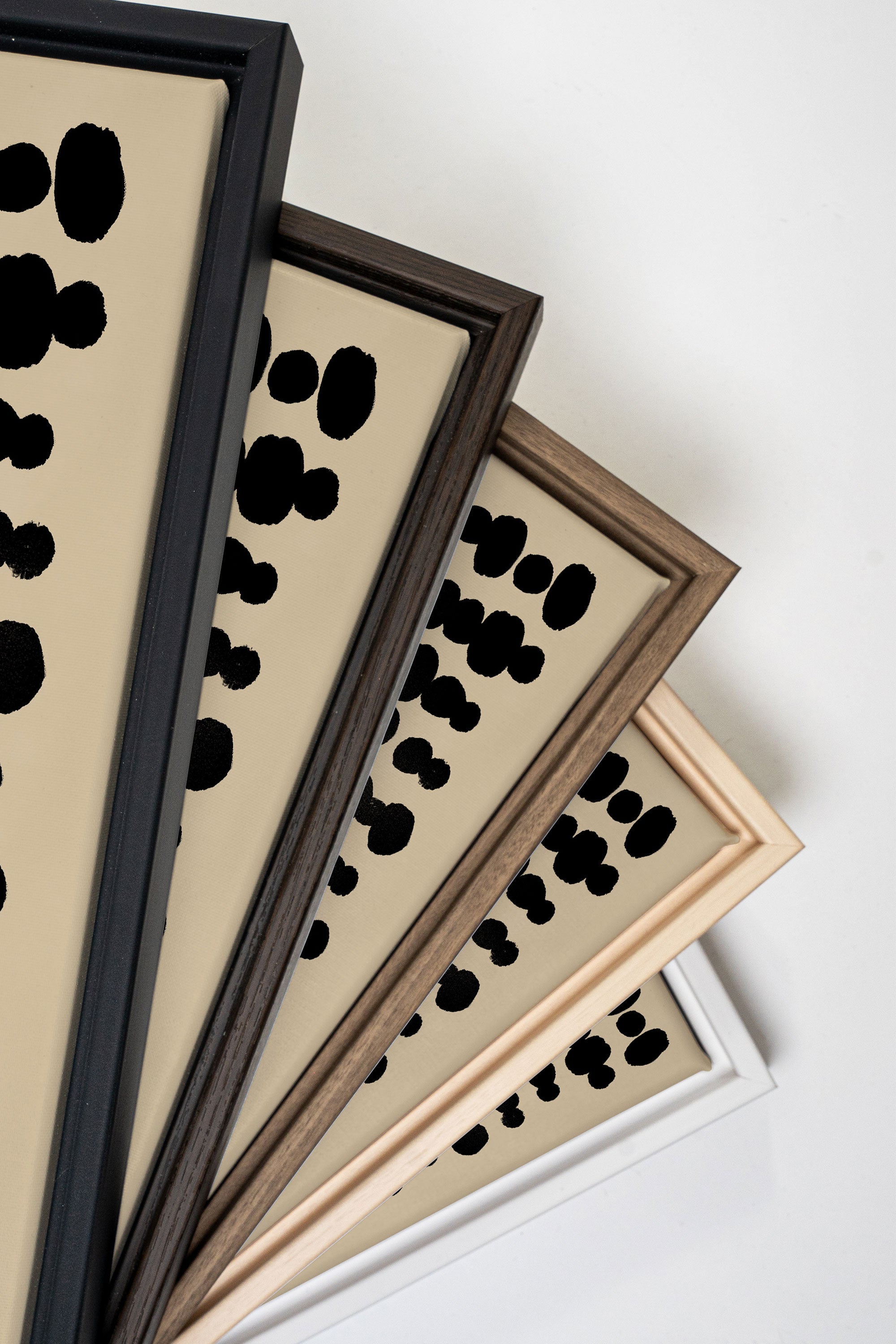 SHADOW SCRIPT, Oeuvre sur toile étirée