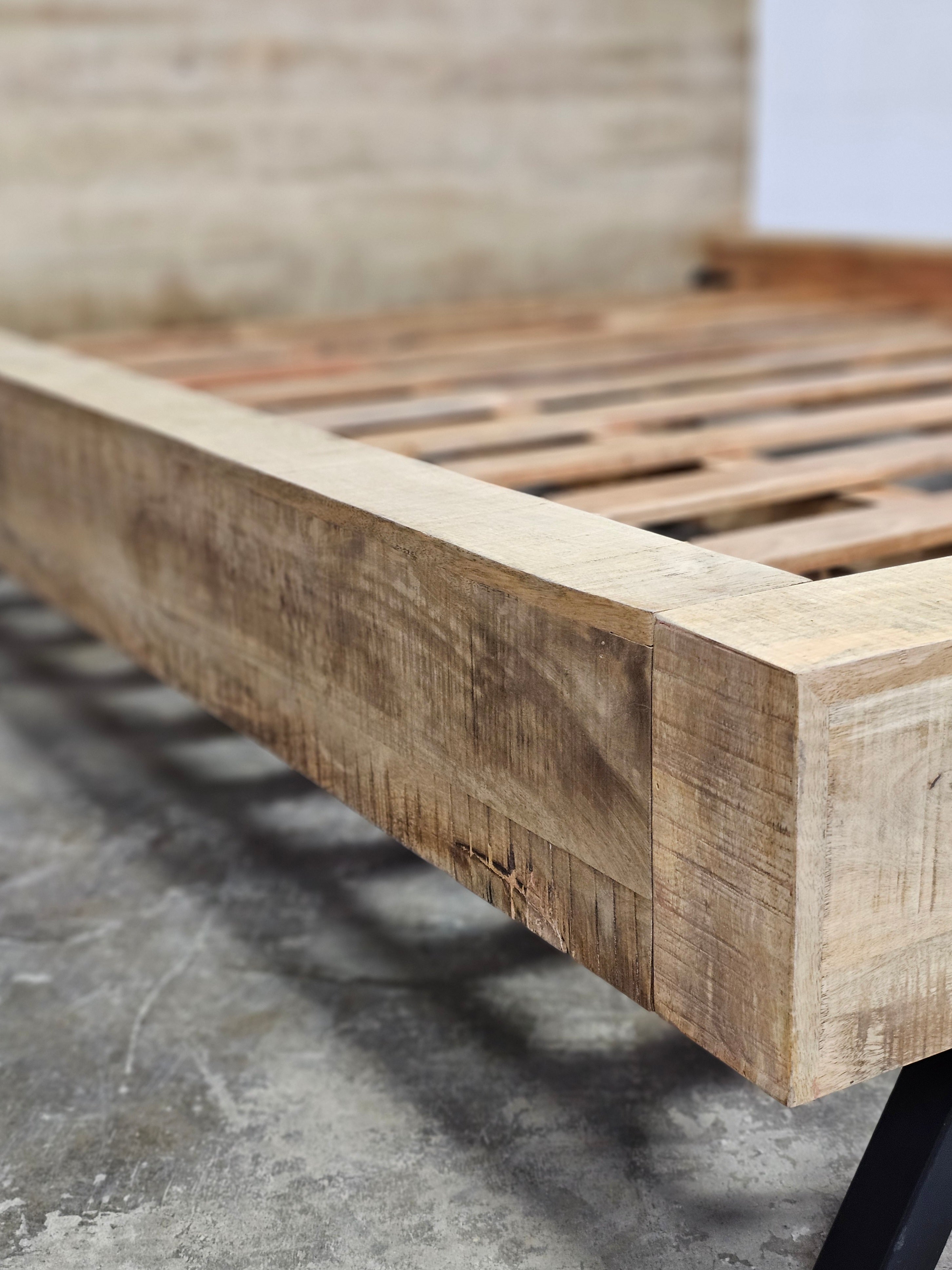 Cadre de Lit Queen | Bois massif de manguier & acier