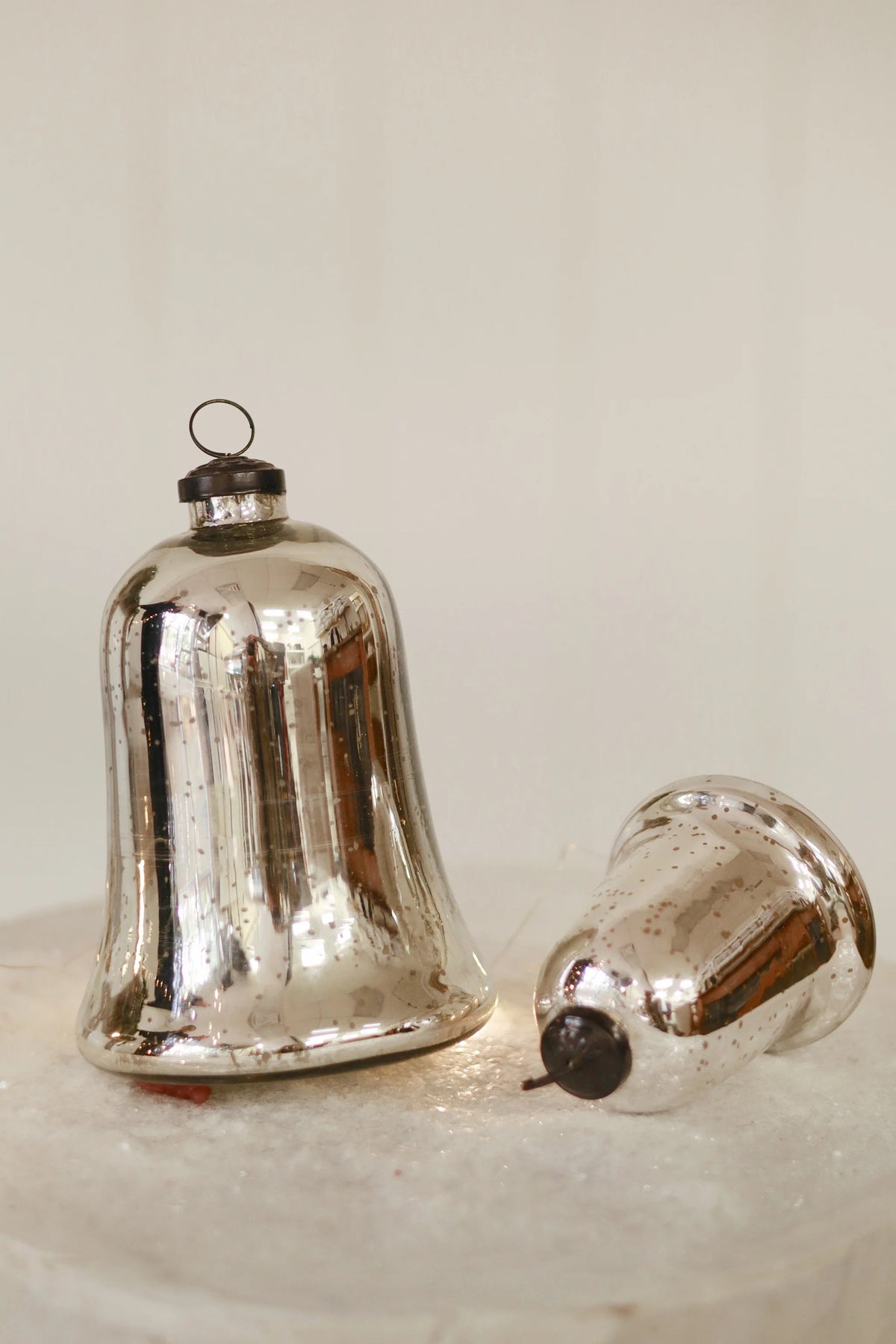 Cloche de Noël en verre recyclé faite à la main | Argent | Grand format