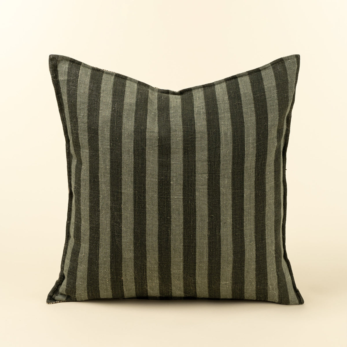 Coussin en lin rayé vert sauge | 20 x 20 po | Réversible