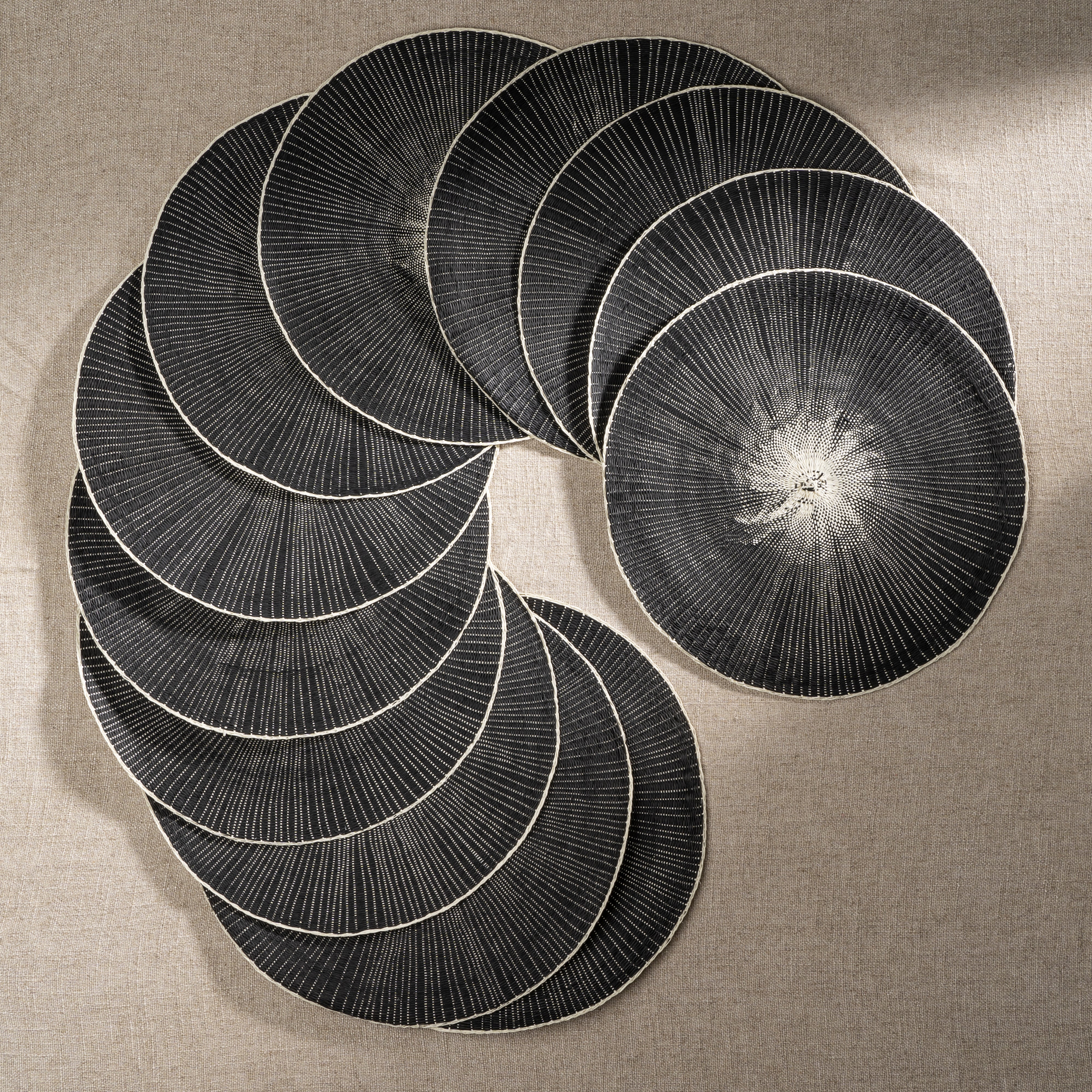 Set de Table Tissé à la Main Willa | Noir | Élégance Artisanale et Polyvalente