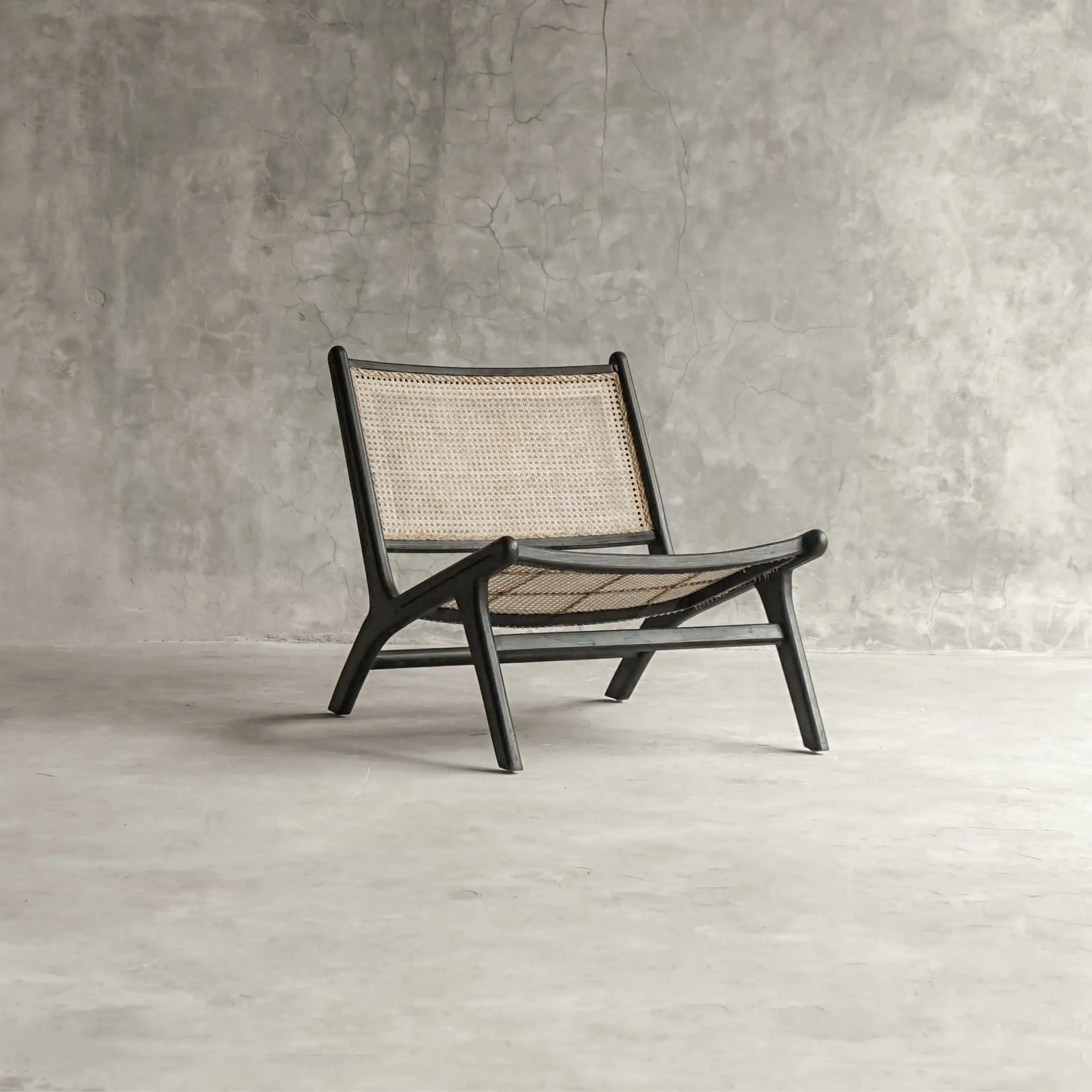 Chaise Komodo – Noir | Rotin & Acajou Indonésien