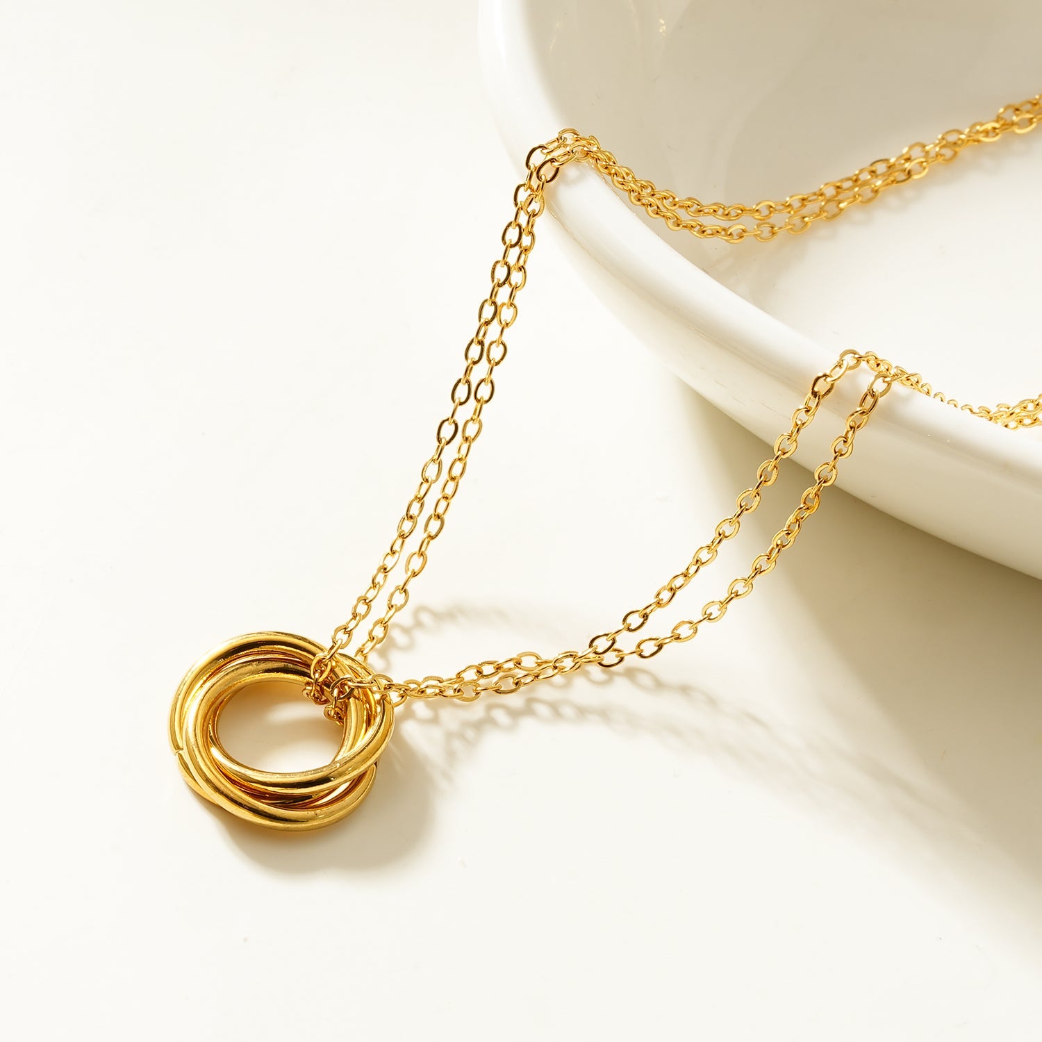 Collier double chaîne Elvira doré | Pendentif 3 anneaux entrelacés