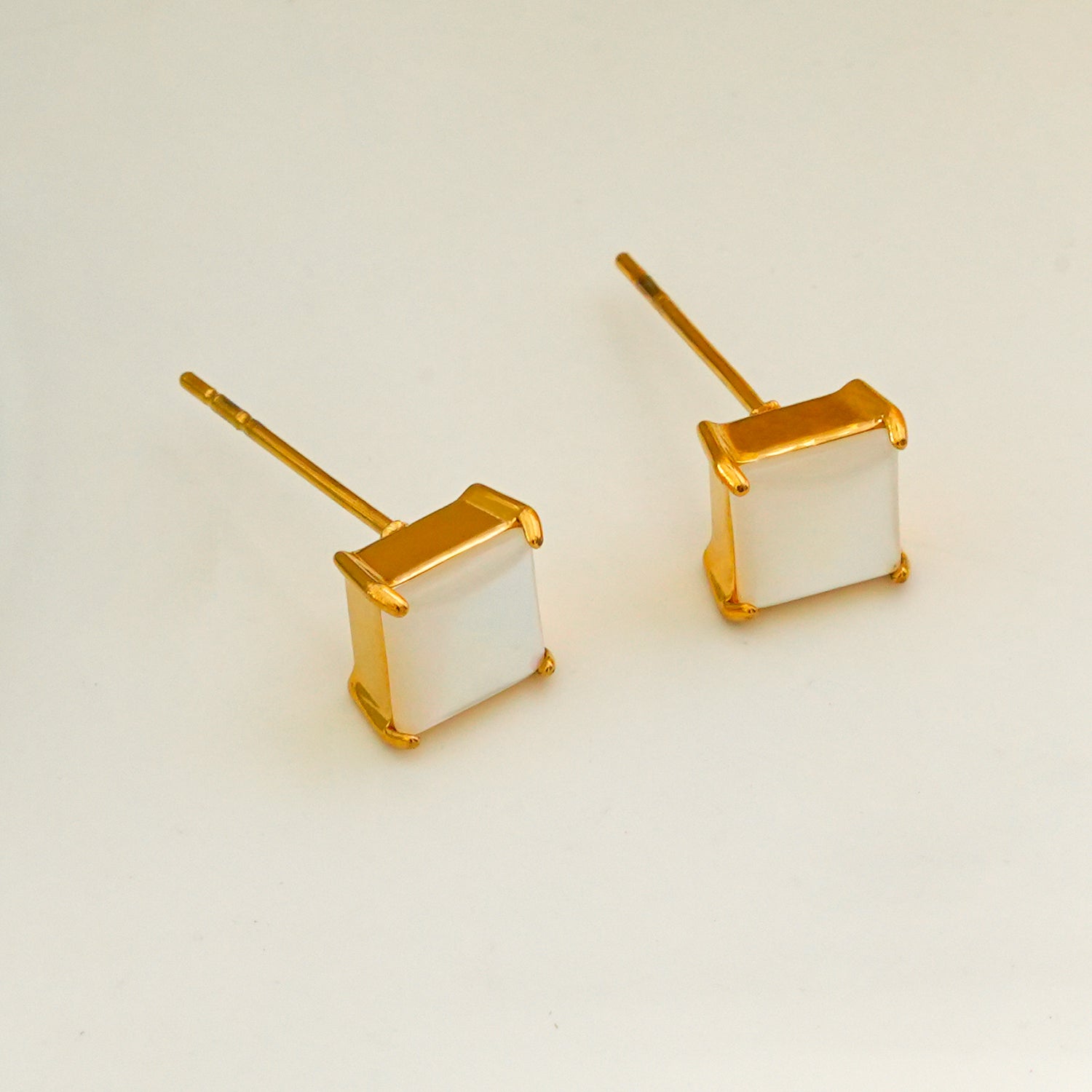 Boucles d’oreilles Erith | Coquillage naturel et finition or 18 carats infusé