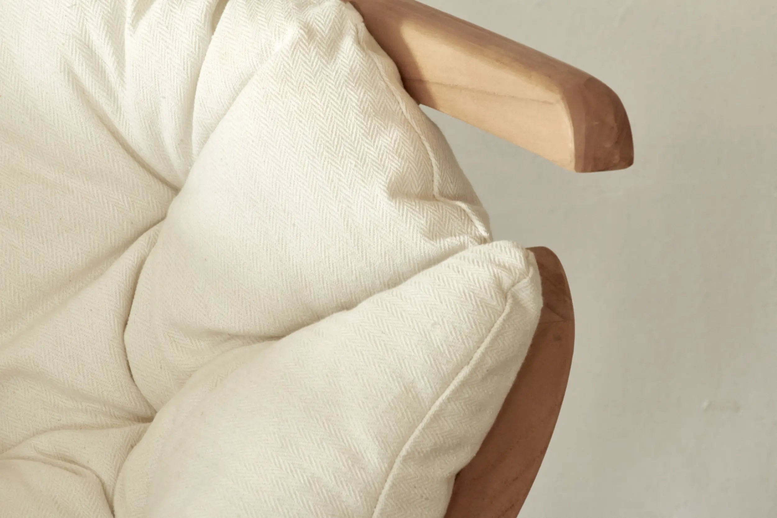 Chaise Shell en Teck Massif | Design Organique