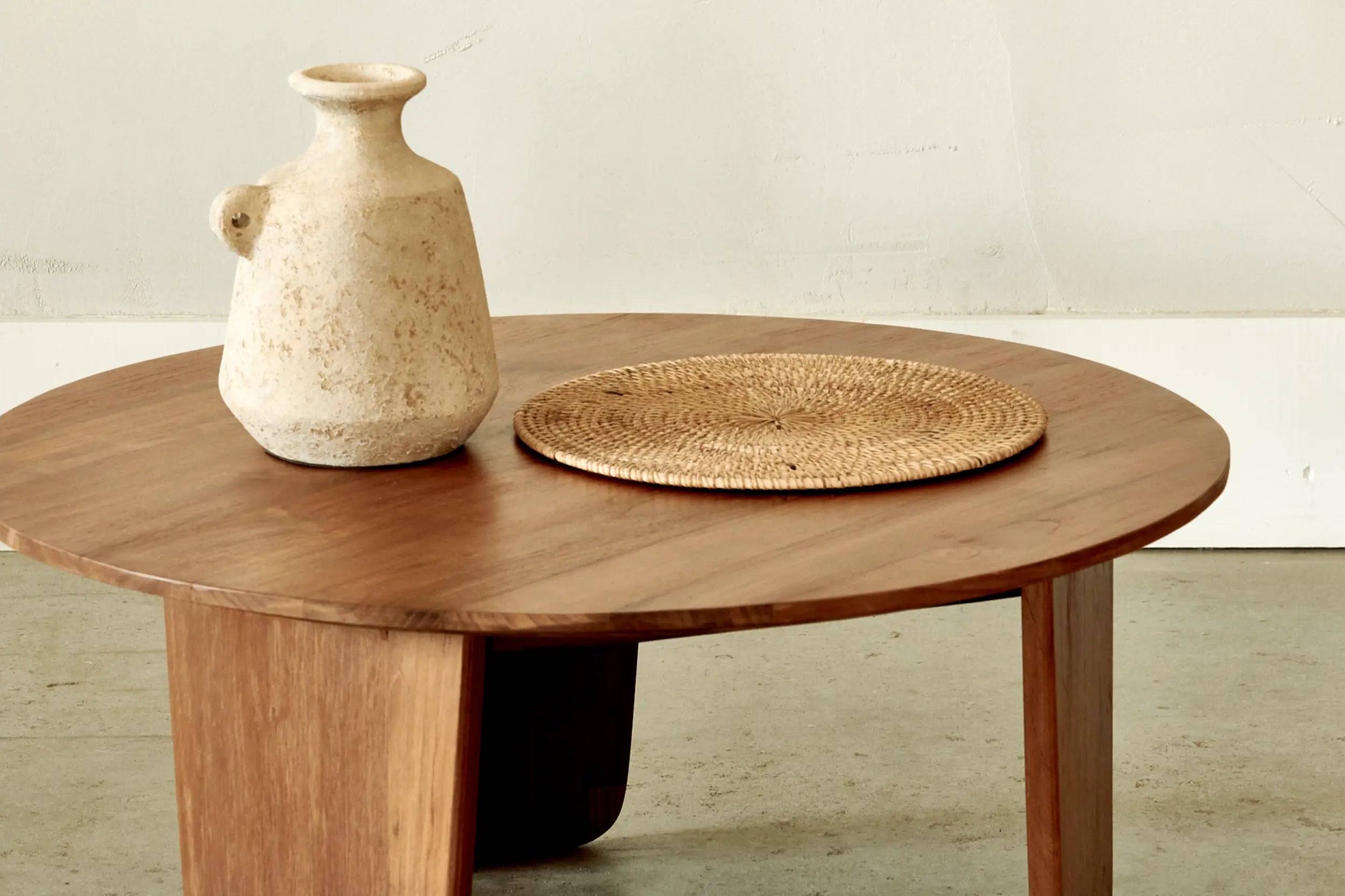 Table basse Astra – Teck massif recyclé | Design organique et authentique