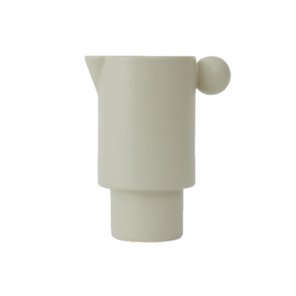 Pichet à lait Inka en porcelaine Offwhite fait à la main par OYOY Living Design