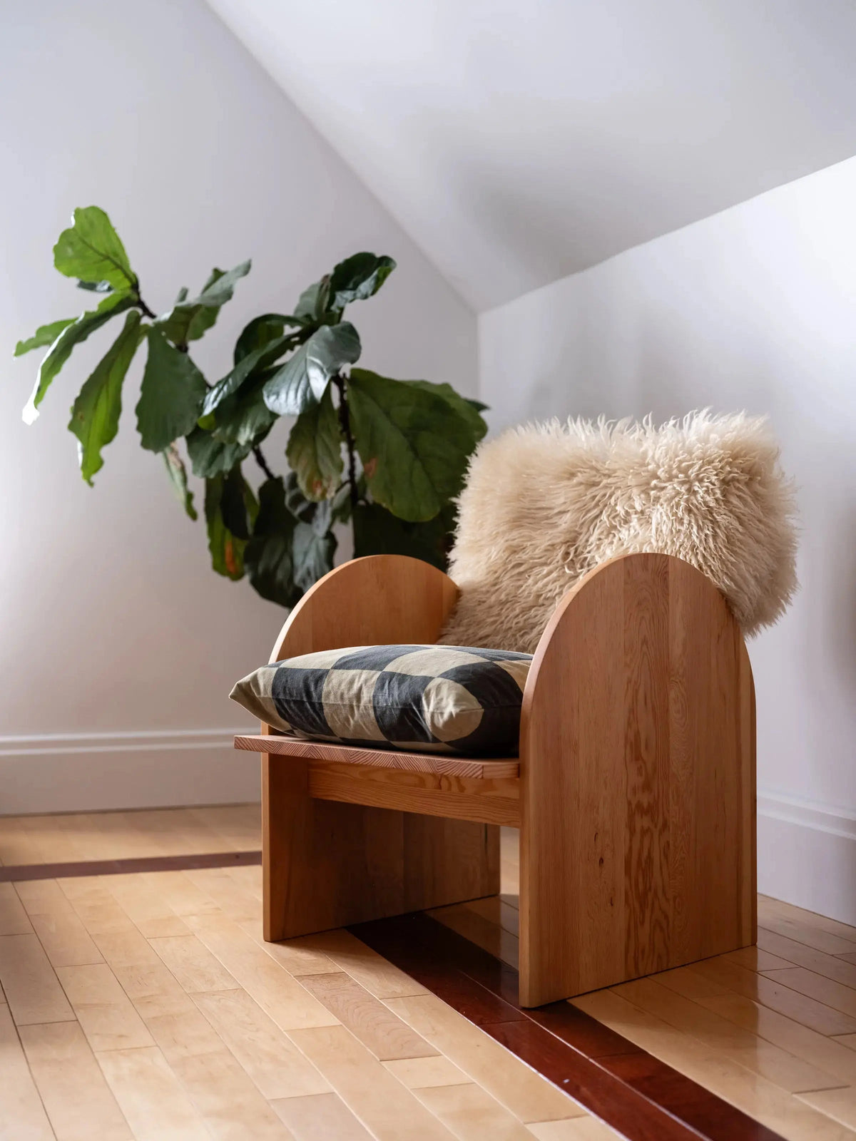 MUGO Armchair | Solid wood | Handmade in Quebec