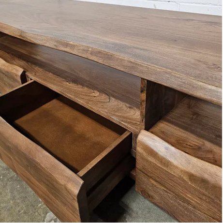 Meuble télé en bois d’acacia Live Edge | Fini Walnut | 4 tiroirs