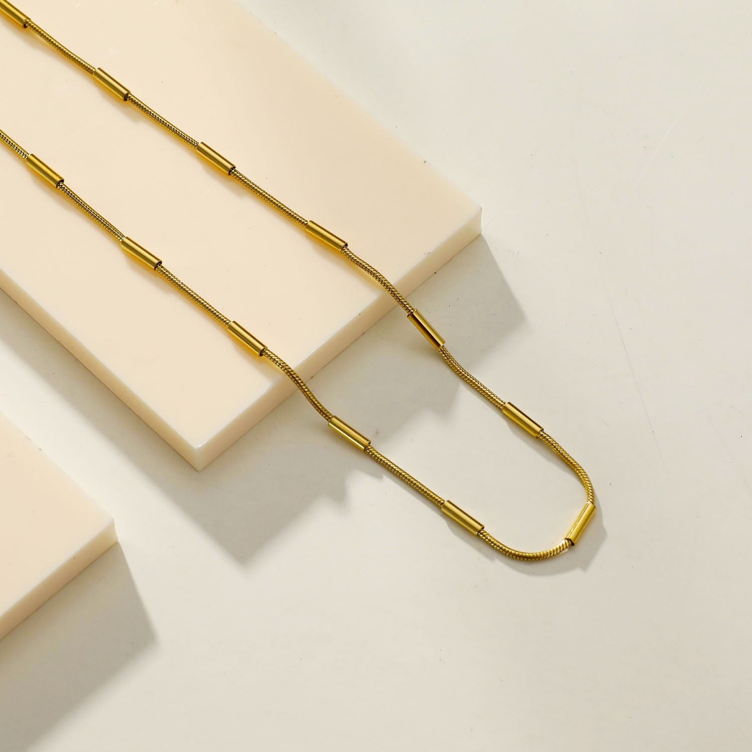 Collier Cyrillia avec chaîne perlée tubulaire