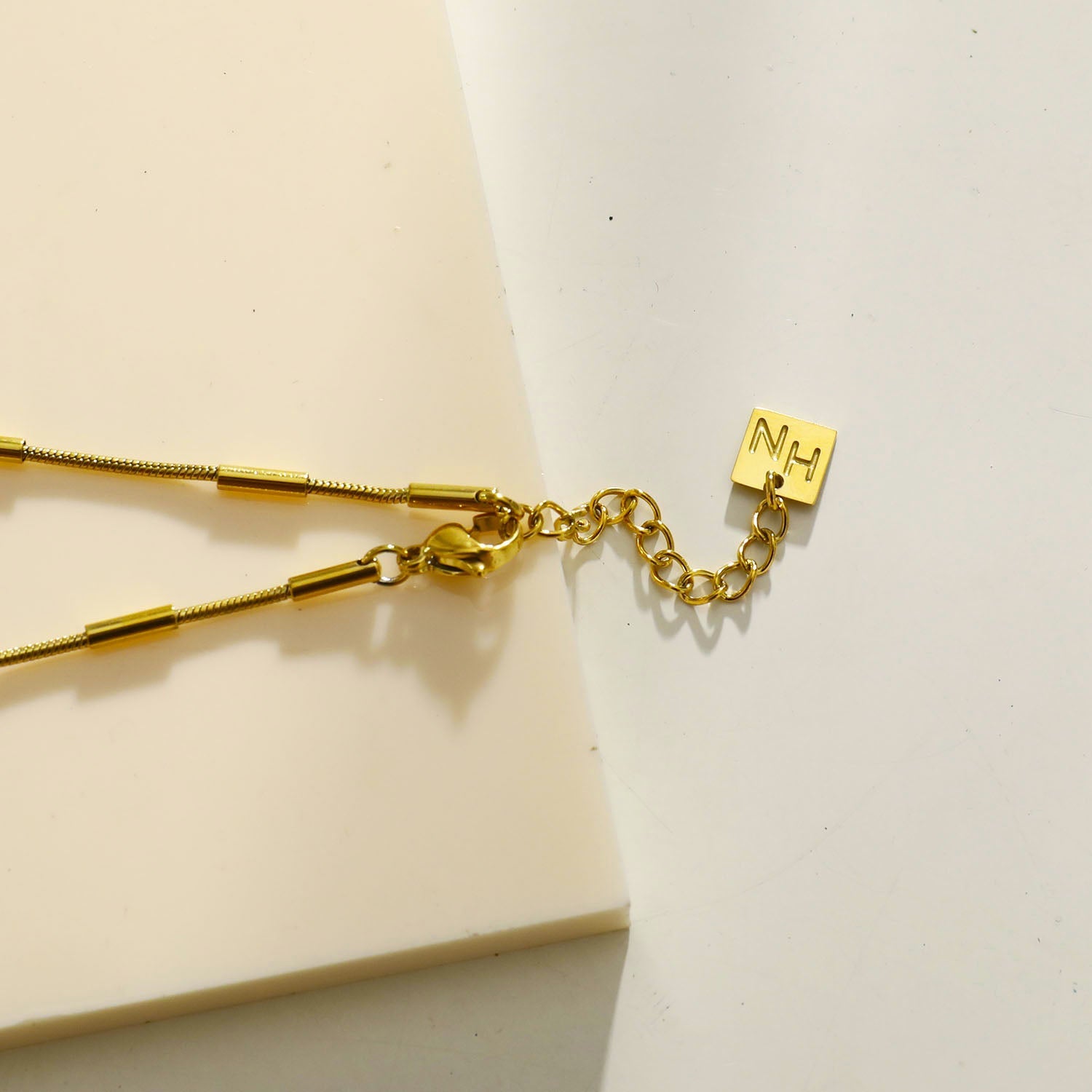Collier Cyrillia | Or 18 carats infusé | Chaîne à perles tubulaires