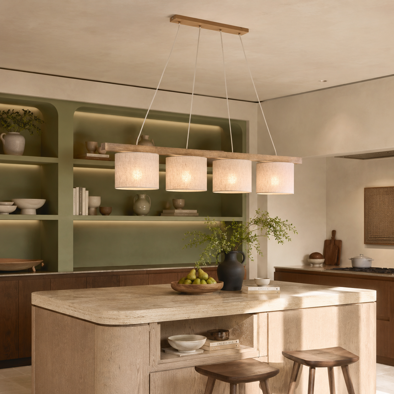 Suspension VARO scandinave en bois massif et abat-jour en lin naturel pour intérieur moderne.