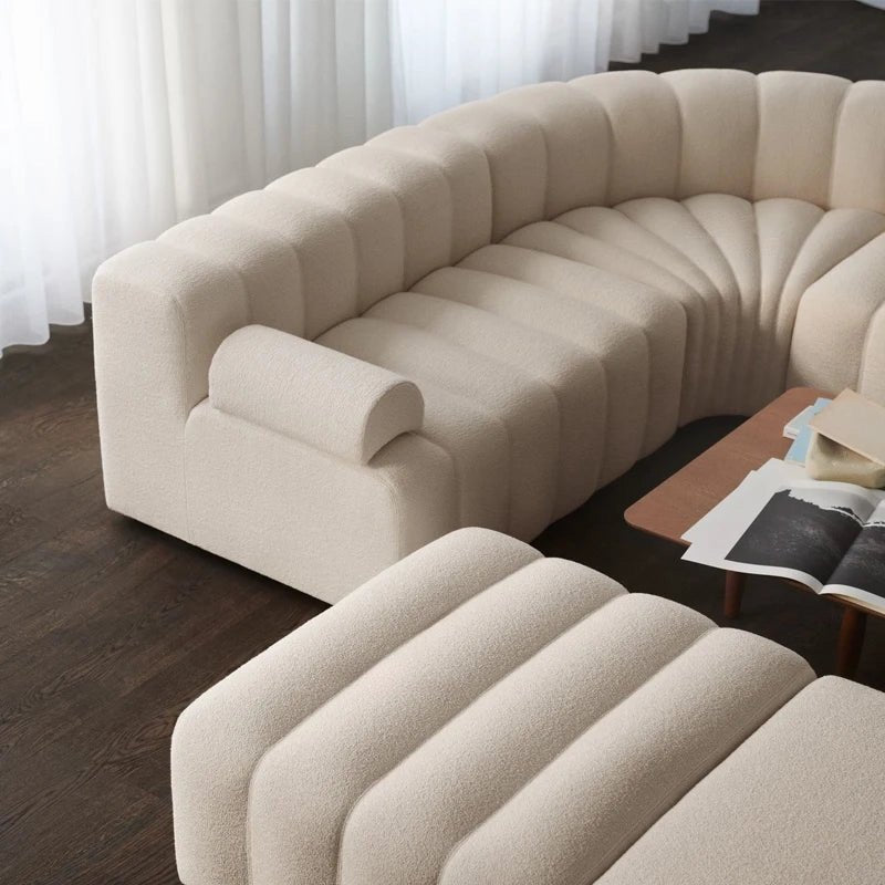 Aoko Sofa | Canapé moderne | Design sculpté | Confort moelleux | Velours - Les Trouvailles de JustineNisu HomeOttoman Solo Loft