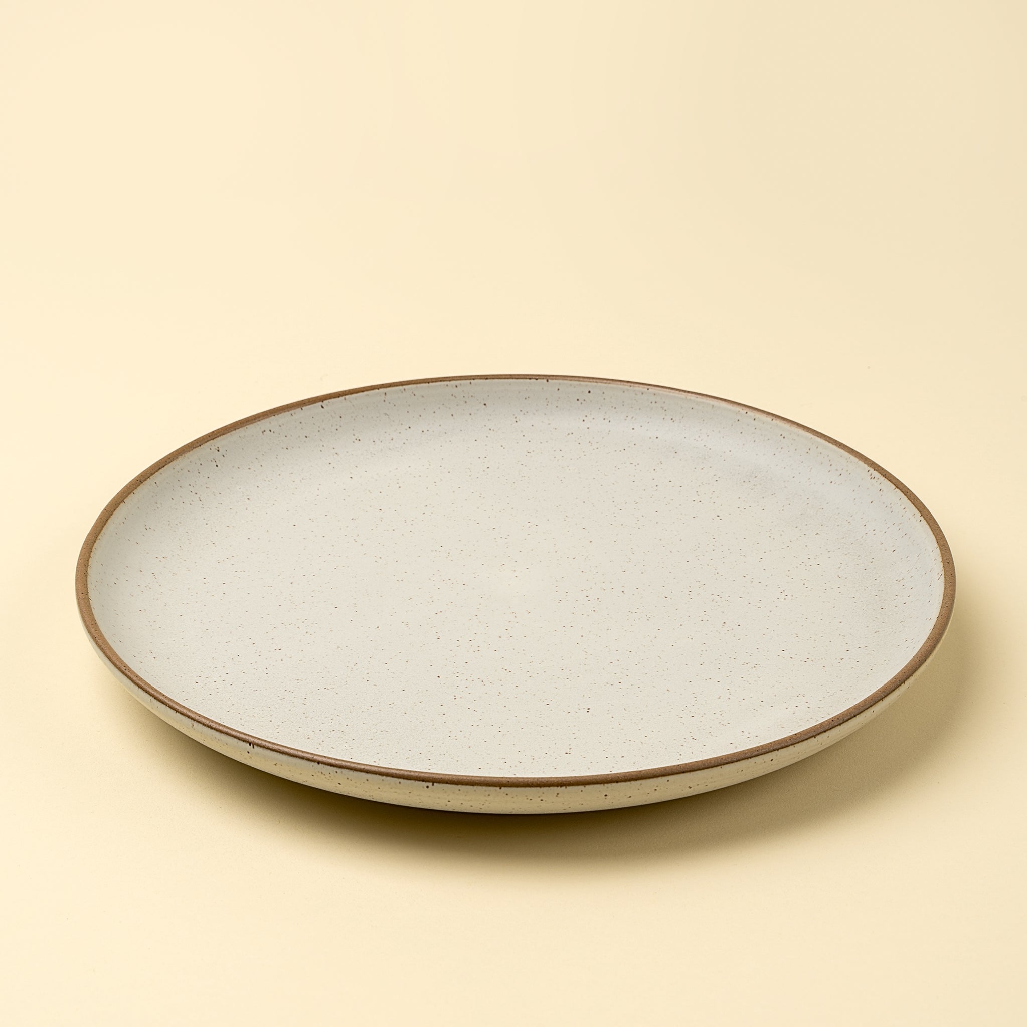 Assiette à Dîner Rowe | Ivoire | Élégance Moderne & Héritage Artisanal | Indaba - Les Trouvailles de JustineIndaba Home