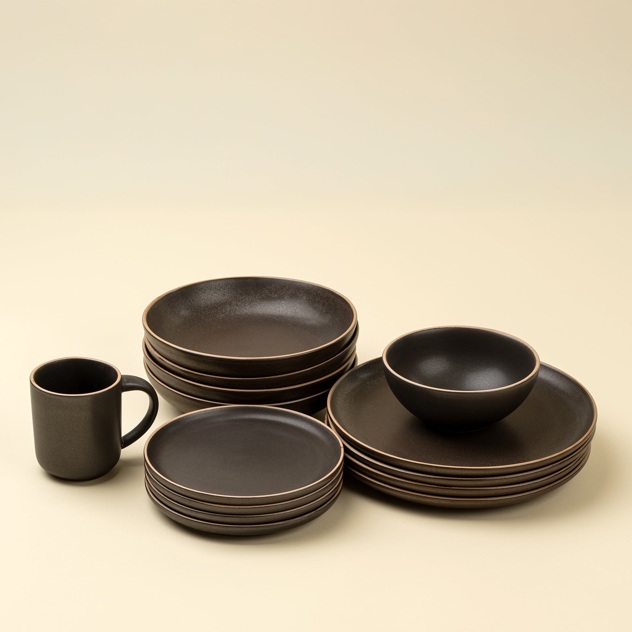 Assiette plate Rowe en grès | Finition espresso | Indaba - Les Trouvailles de JustineIndaba Home