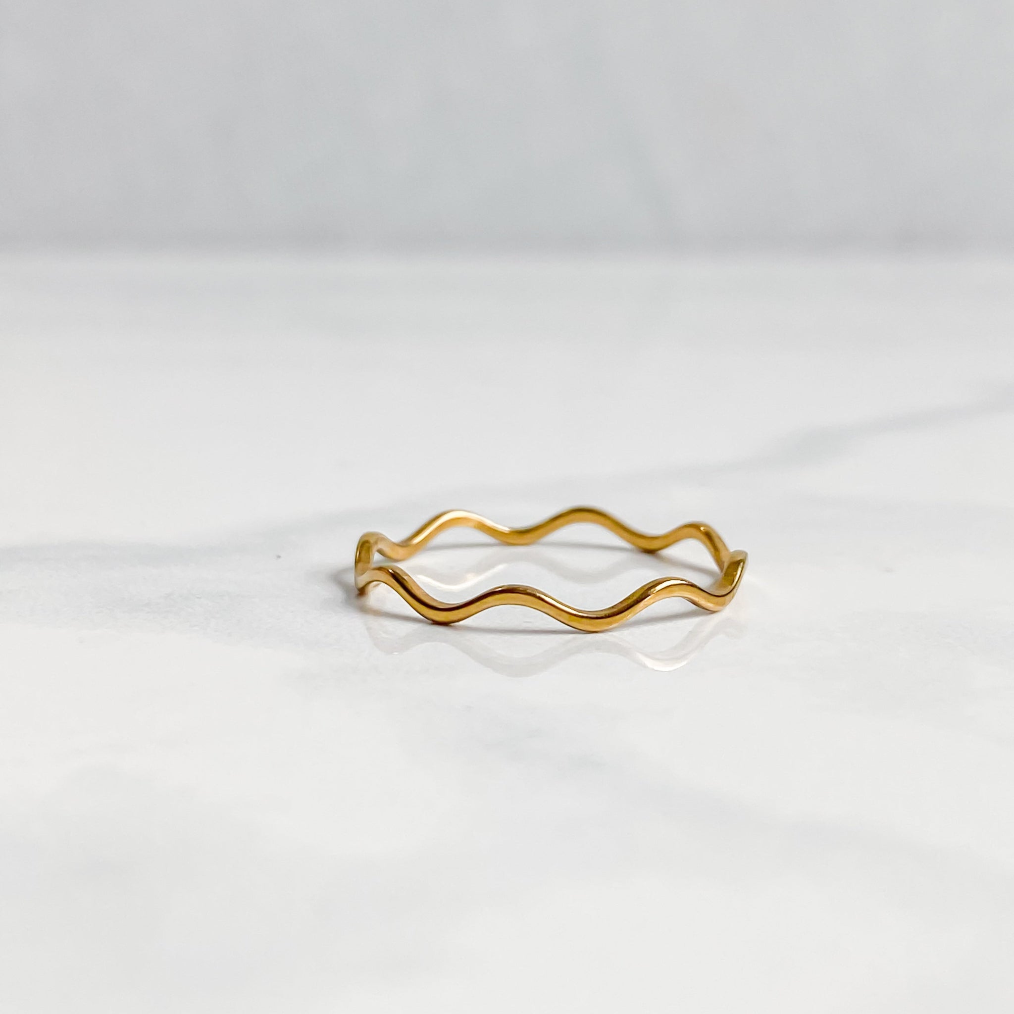 Bague ondulée dorée en acier inoxydable plaqué or 18K | NAÏA - Les Trouvailles de JustineBague doréeLunaki Design7