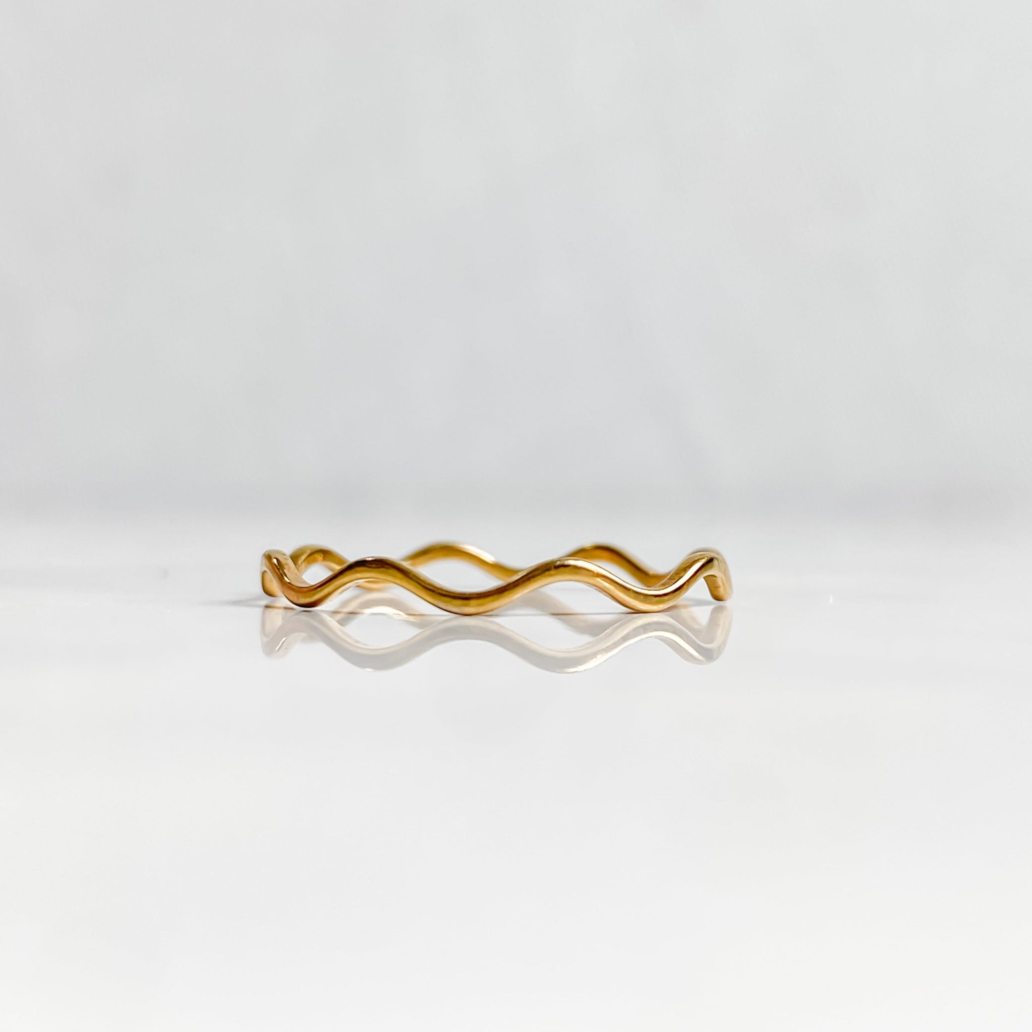 Bague ondulée dorée en acier inoxydable plaqué or 18K | NAÏA - Les Trouvailles de JustineBague doréeLunaki Design7