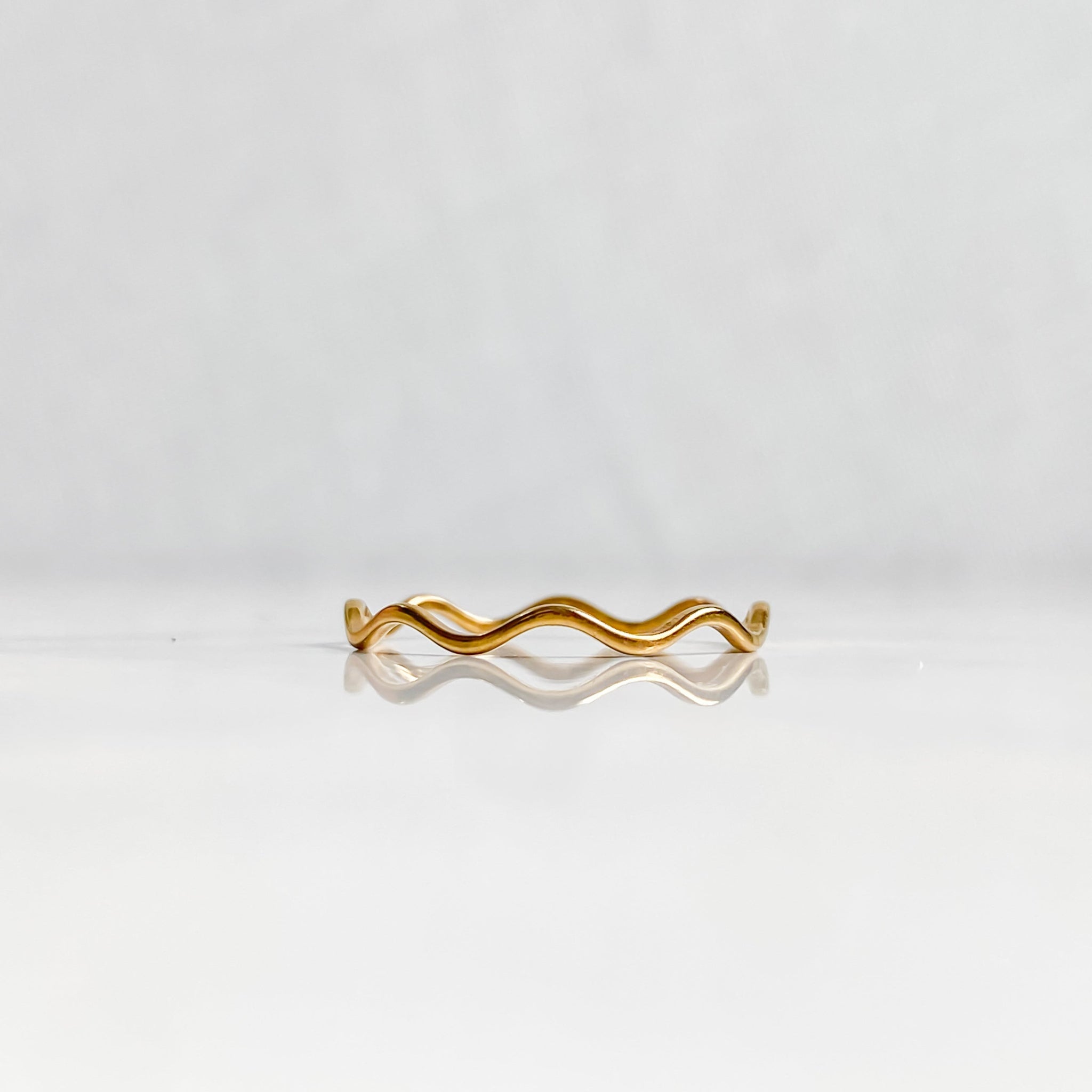 Bague ondulée dorée en acier inoxydable plaqué or 18K | NAÏA - Les Trouvailles de JustineBague doréeLunaki Design7