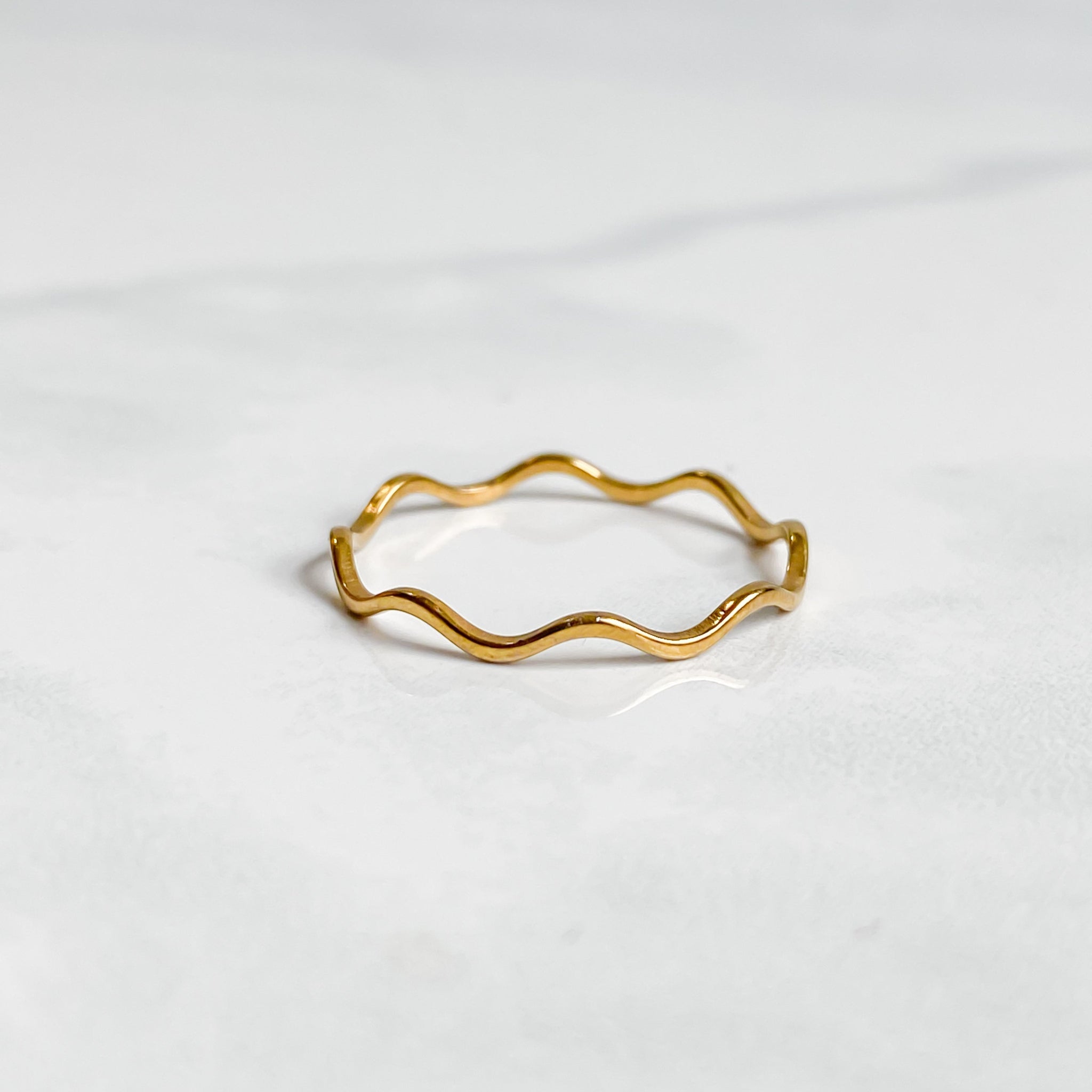 Bague ondulée dorée en acier inoxydable plaqué or 18K | NAÏA - Les Trouvailles de JustineBague doréeLunaki Design7