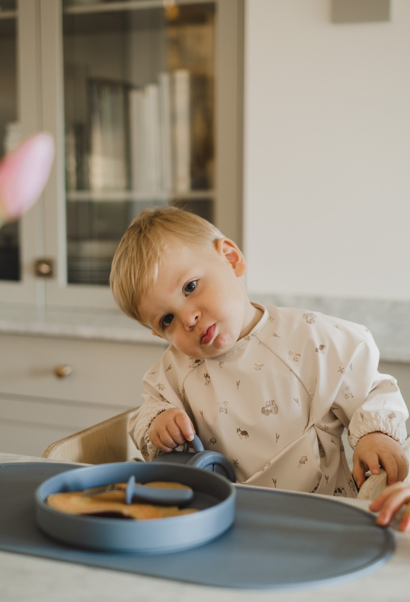 Bavette à manches longues avec pochette intégrée - Les Trouvailles de JustineBébés et tout - petitsMicassoandcoFermeS - 6 - 24 mois