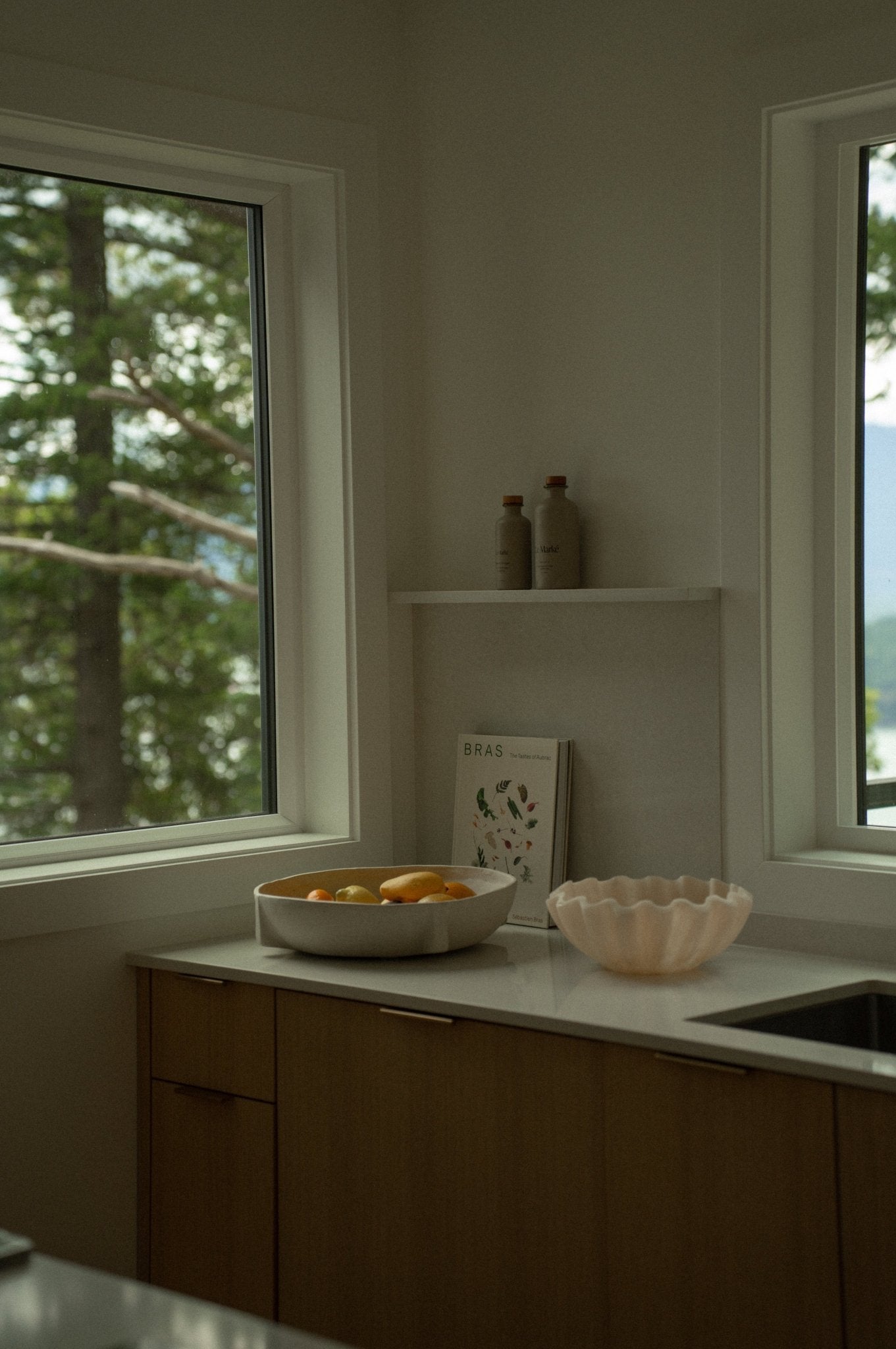 Bol décoratif Scallop, Grand format | Fait à la main | Décoratif et Élégant | Indaba - Les Trouvailles de JustineIndaba Home