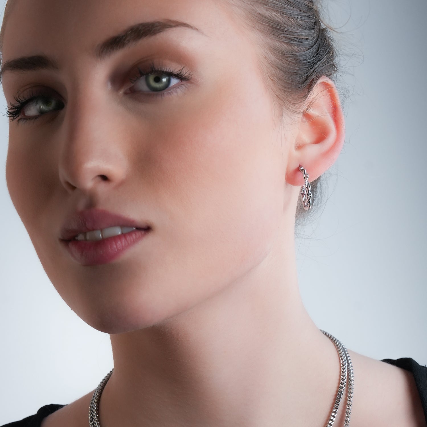 Boucles d’oreilles BARBARA | Anneaux torsadés à textures contrastées en or blanc (ton argent) - Les Trouvailles de JustineEARRINGSHACKNEY NINE Jewellery