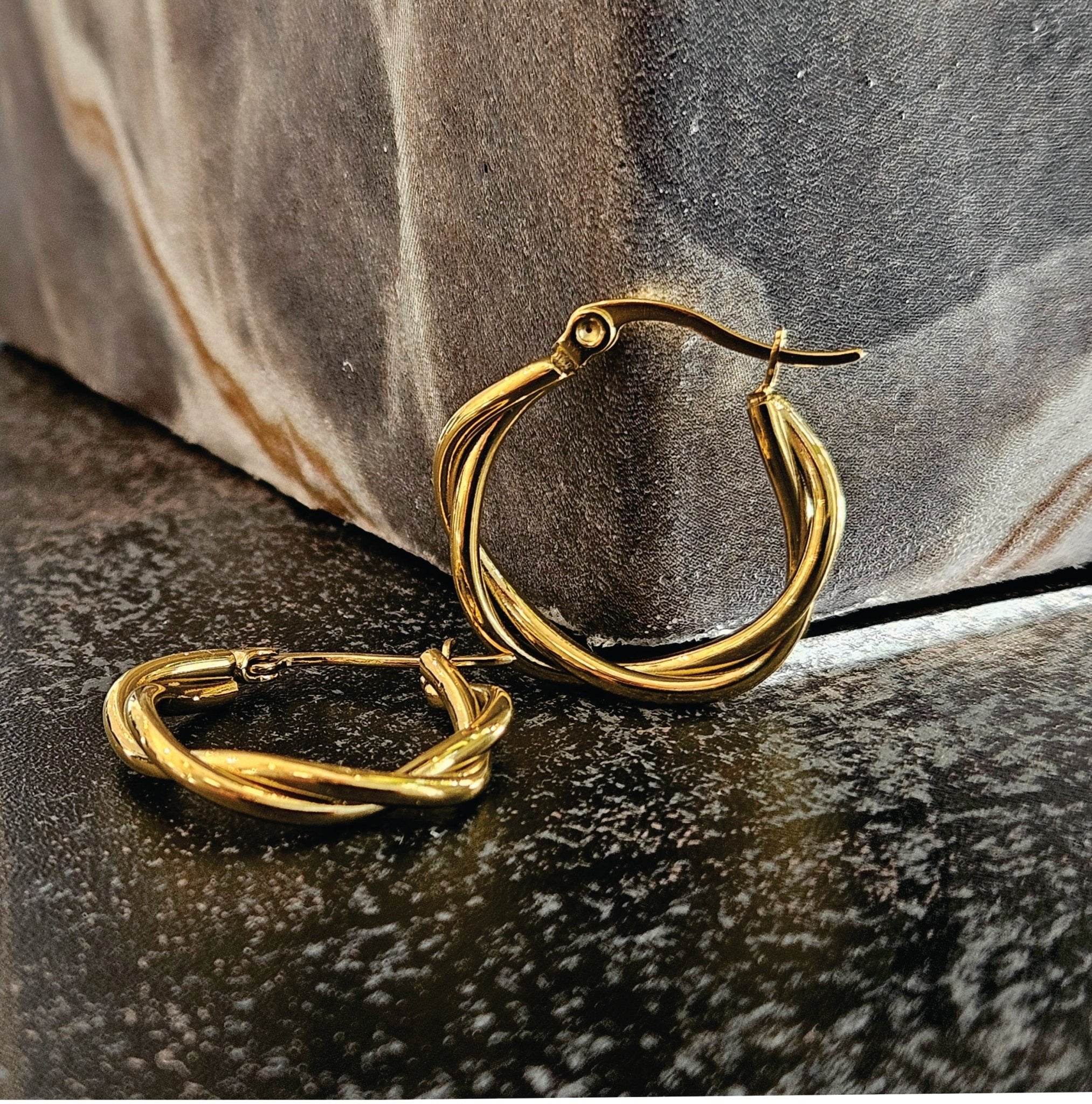 Boucles d’oreilles CARLOTA | Anneaux torsadés dorés - Les Trouvailles de JustineEARRINGSHACKNEY NINE Jewellery