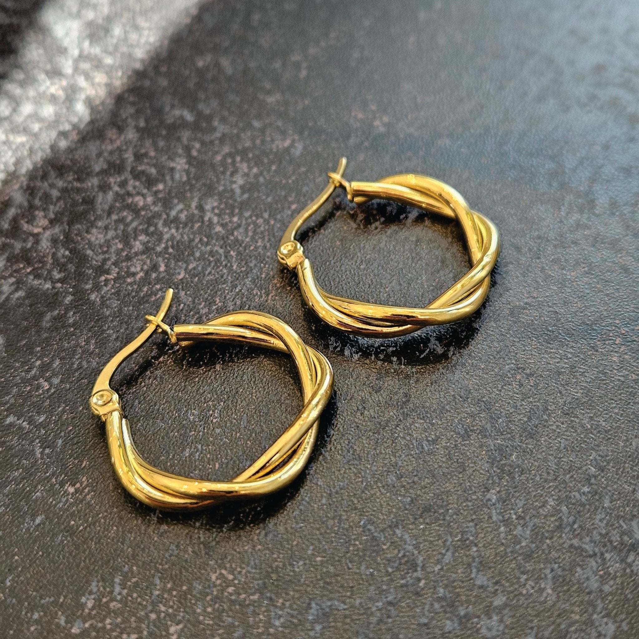 Boucles d’oreilles CARLOTA | Anneaux torsadés dorés - Les Trouvailles de JustineEARRINGSHACKNEY NINE Jewellery