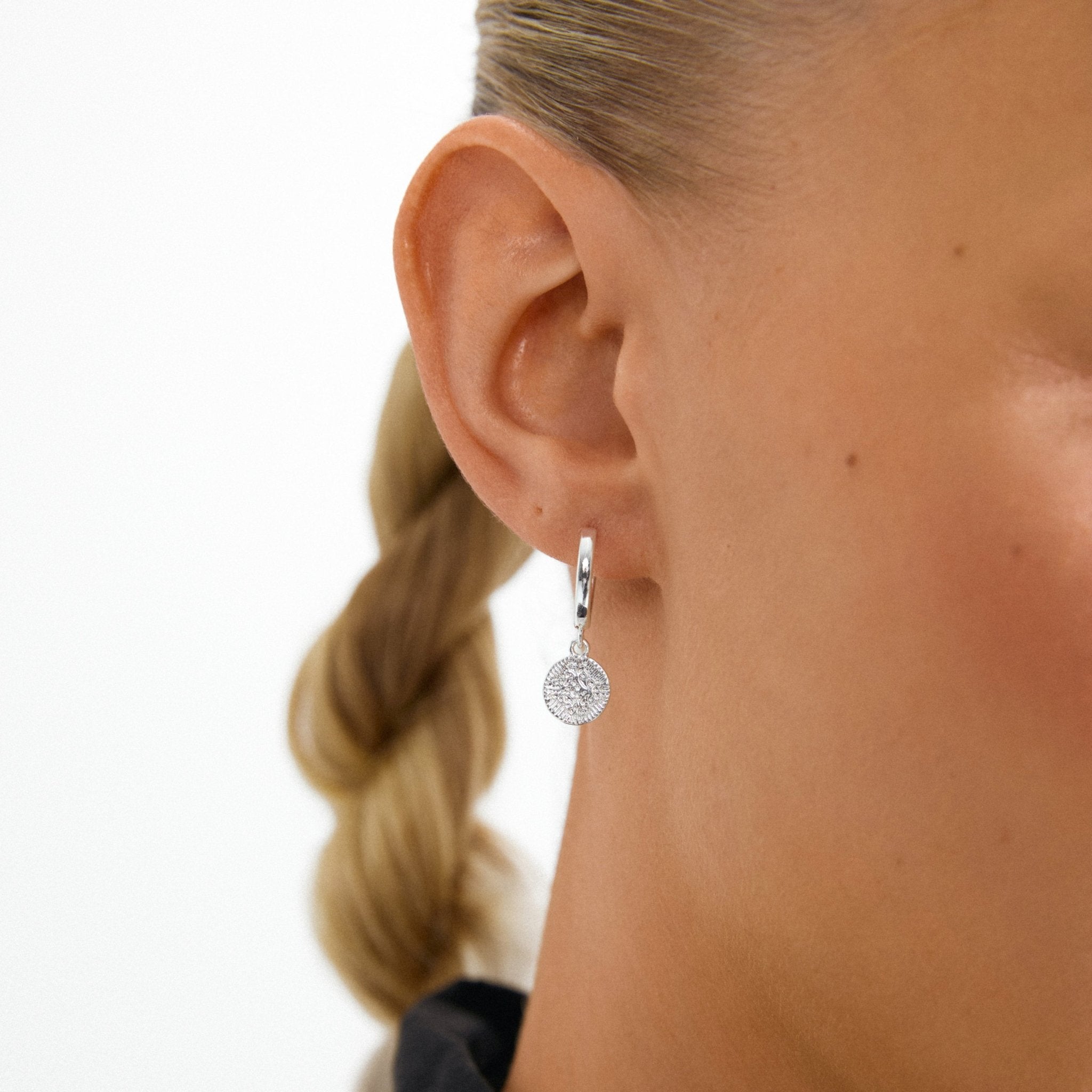 Créoles plaqué argent avec pendentif rond