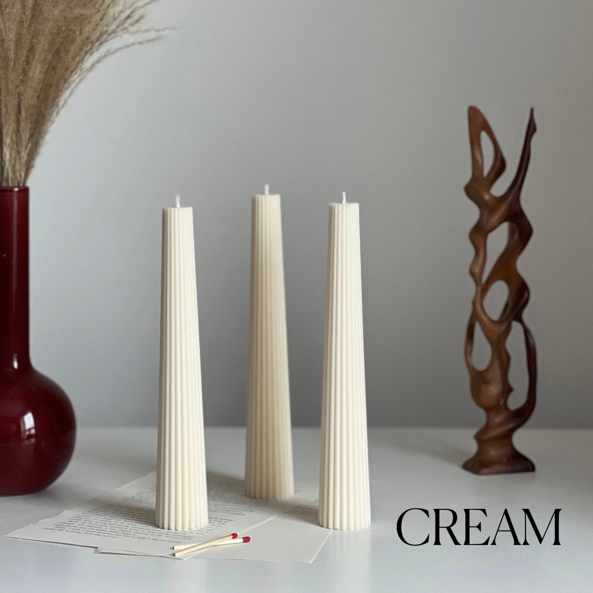 Bougie colonne en cire de soja Greko | Bougie cannelée décorative | Estelle Studio - Les Trouvailles de JustineCandlesEstelle StudioCoral - Corail