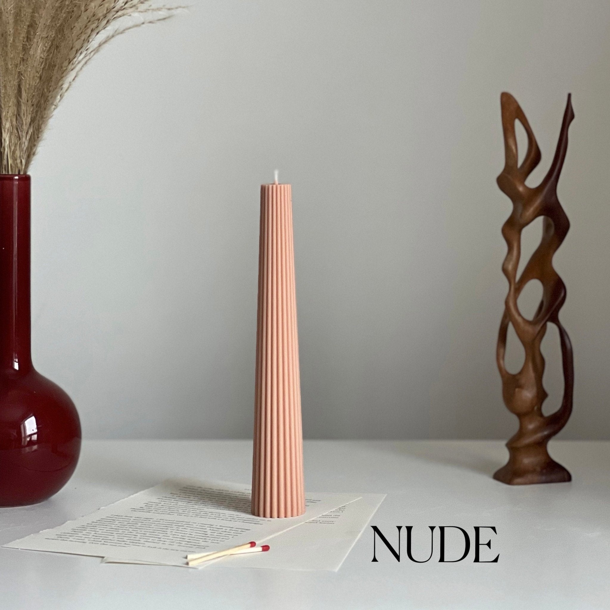 Bougie colonne en cire de soja Greko | Bougie cannelée décorative | Estelle Studio - Les Trouvailles de JustineCandlesEstelle StudioCoral - Corail
