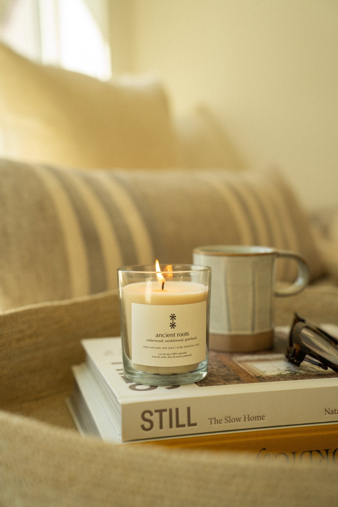 Bougie de soya parfumée fait à la main Ancient Roots |200 g | Notes boisées | Indaba - Les Trouvailles de JustineIndaba Home