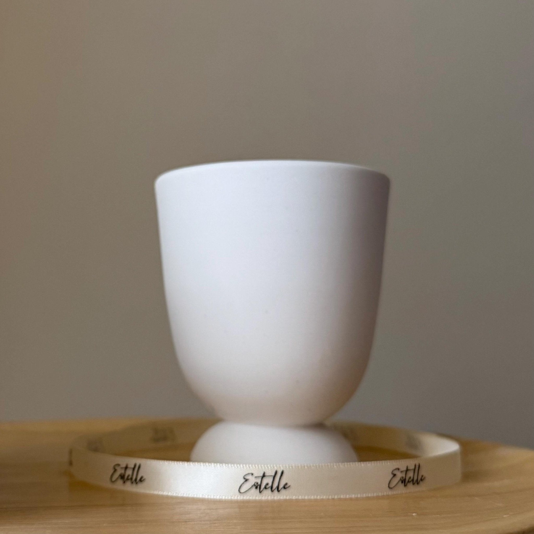 Bougie en vase jar en Jesmonite | Bougie en cire de soja parfumée faite à la main | Estelle Studio - Les Trouvailles de JustineEstelle StudioNoix de coco & citron vert