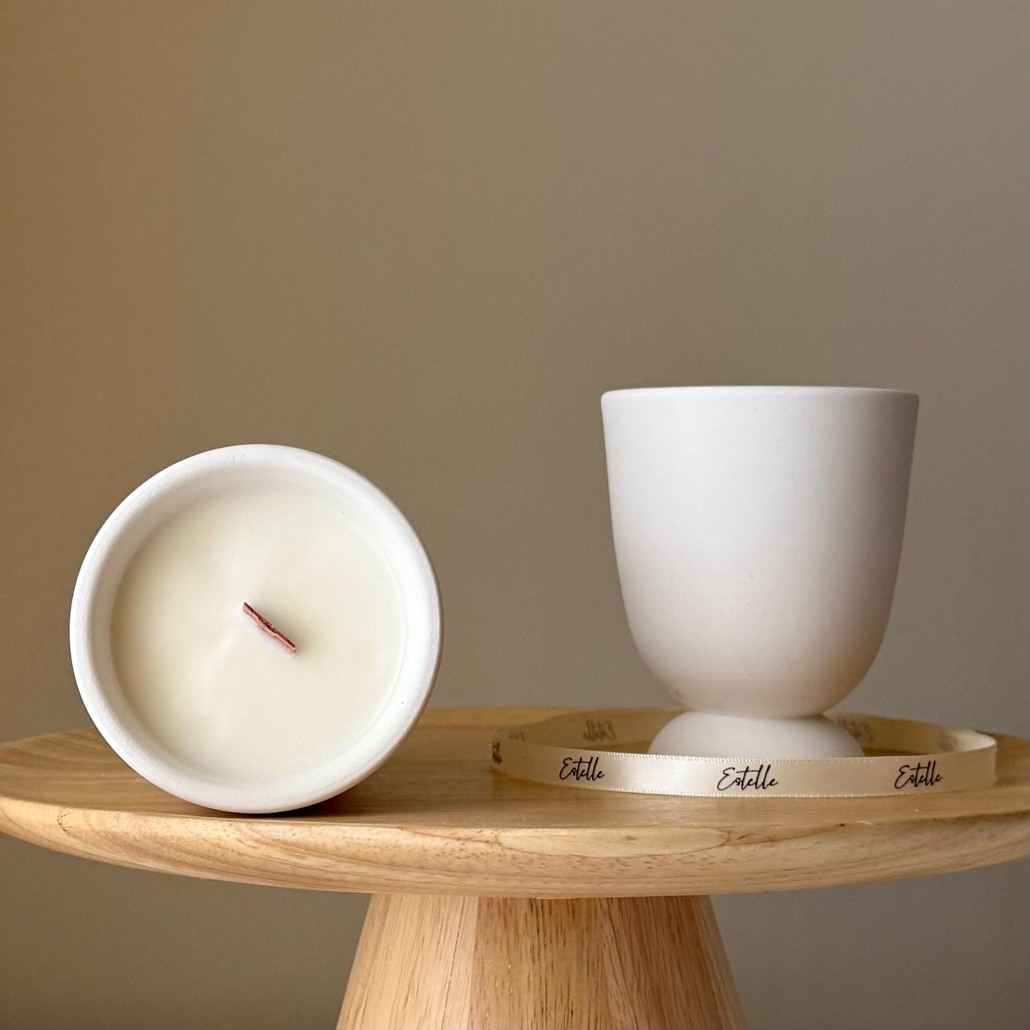 Bougie en vase jar en Jesmonite | Bougie en cire de soja parfumée faite à la main | Estelle Studio - Les Trouvailles de JustineEstelle StudioNoix de coco & citron vert