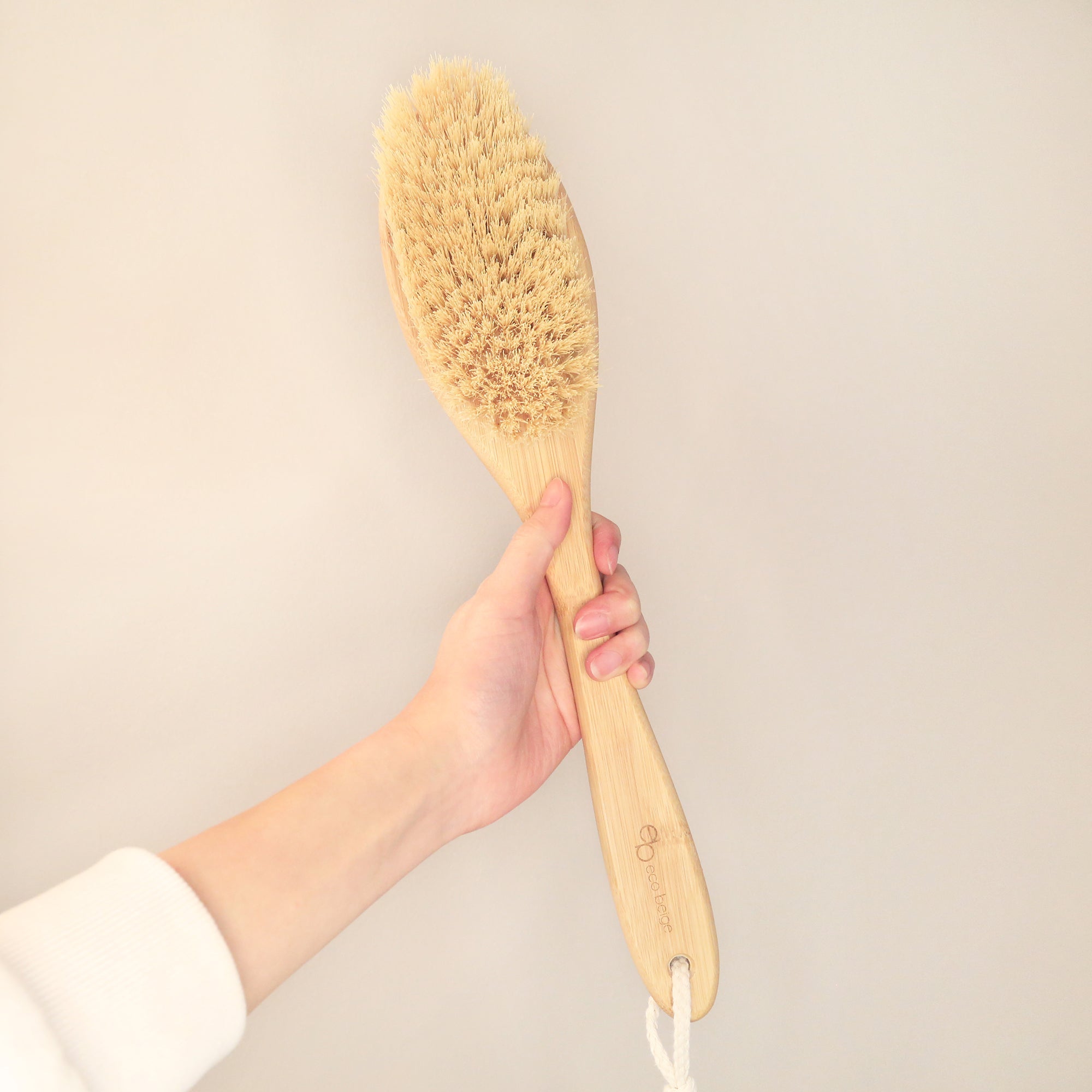 brosse exfoliante dorsale en chanvre naturel, manche bambou, fibres beige
