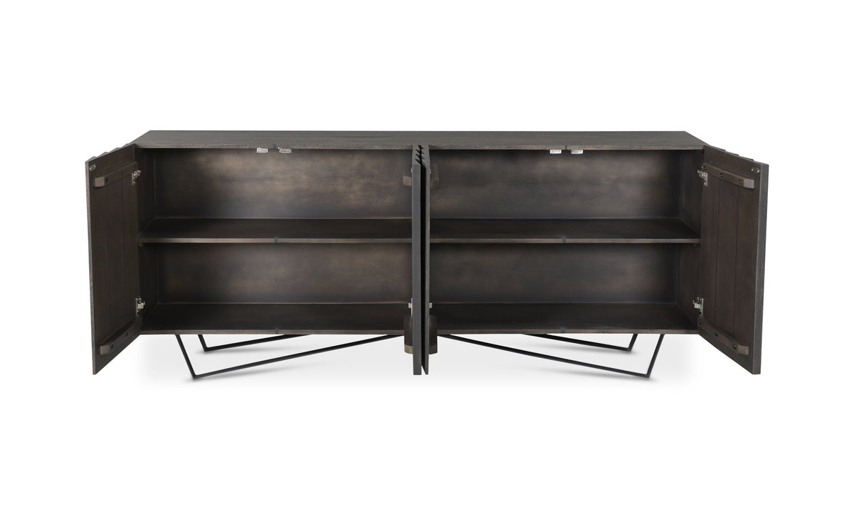 Buffet en bois sombre avec portes ouvertes, étagères internes visibles et piètement en fer.